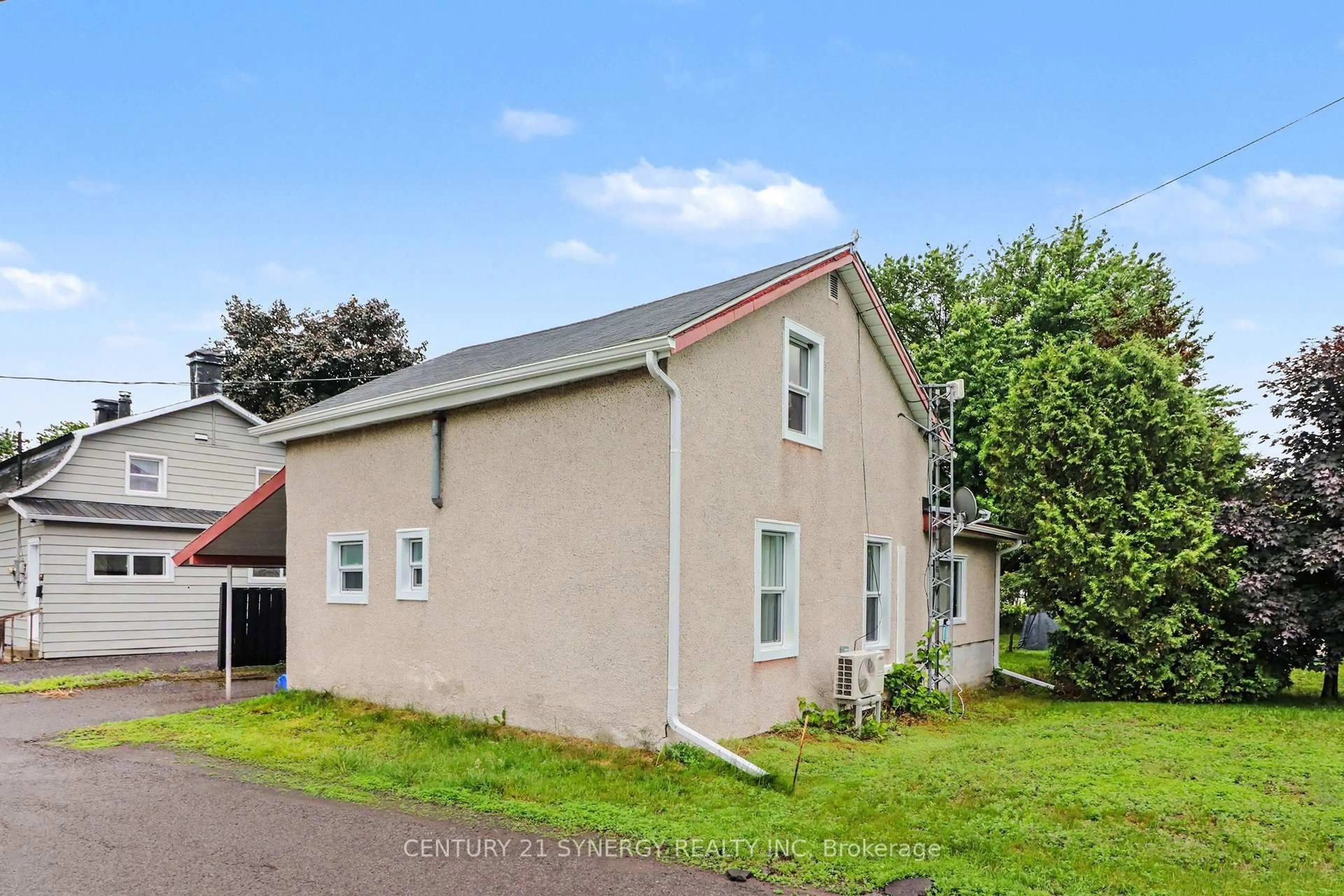 A pic from outside/outdoor area/front of a property/back of a property/a pic from drone, building for 205 St Joseph St, Alfred and Plantagenet Ontario K0B 1A0