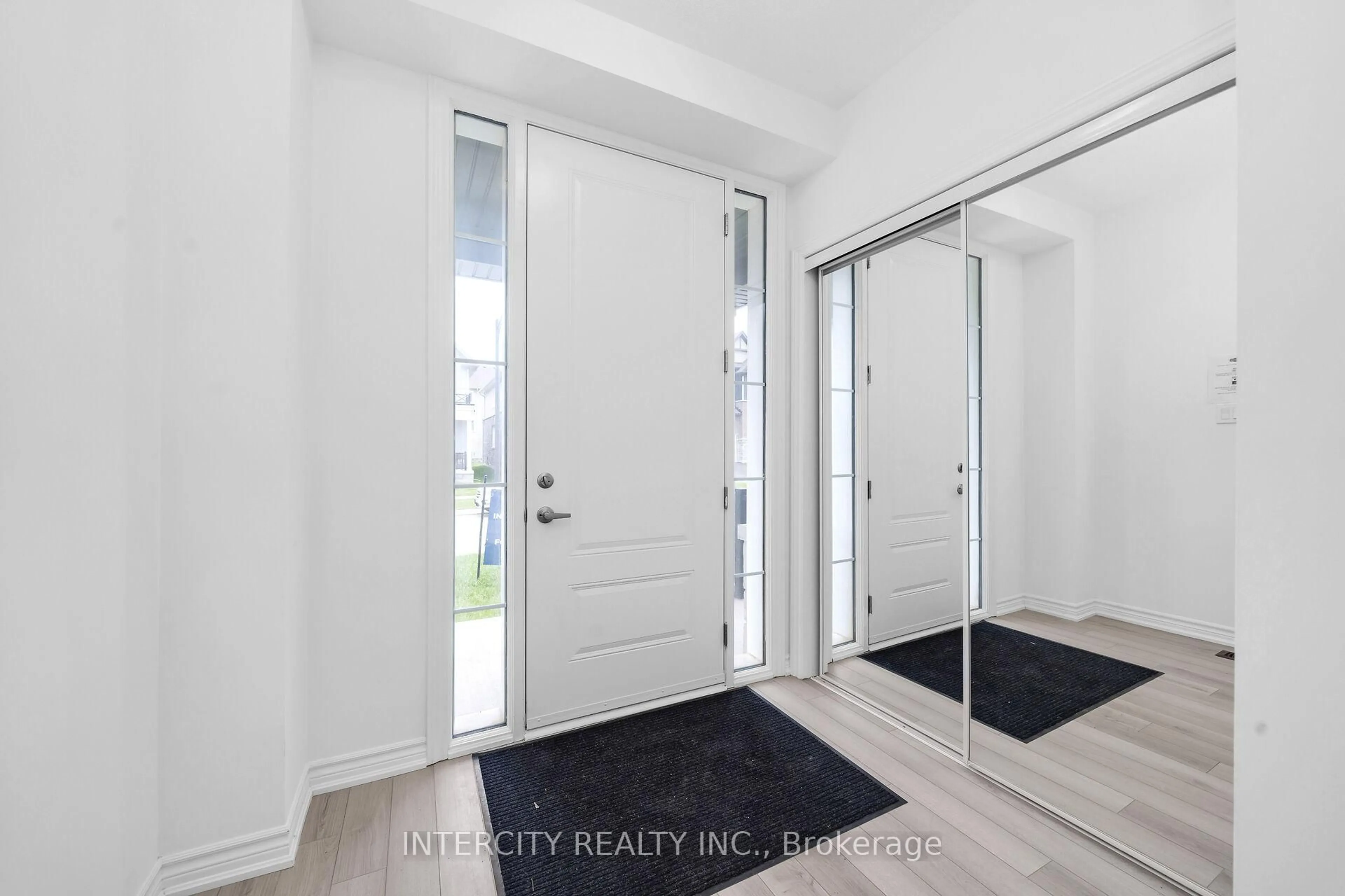 Indoor entryway for 75 Mcgill Ave, Erin Ontario N0B 1T0