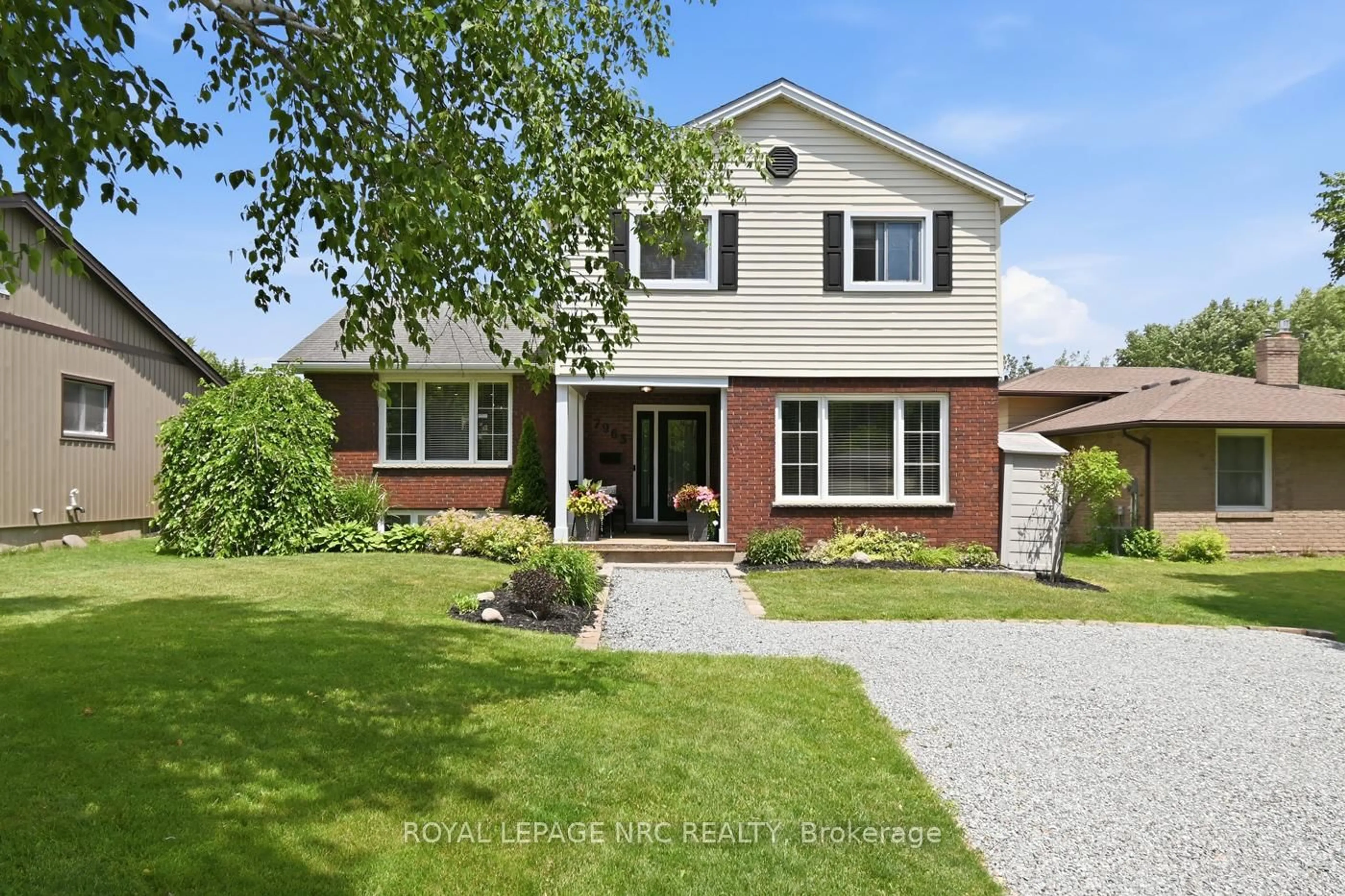 Home with brick exterior material, street for 7963 Regent Crt, Niagara Falls Ontario L2H 2S9