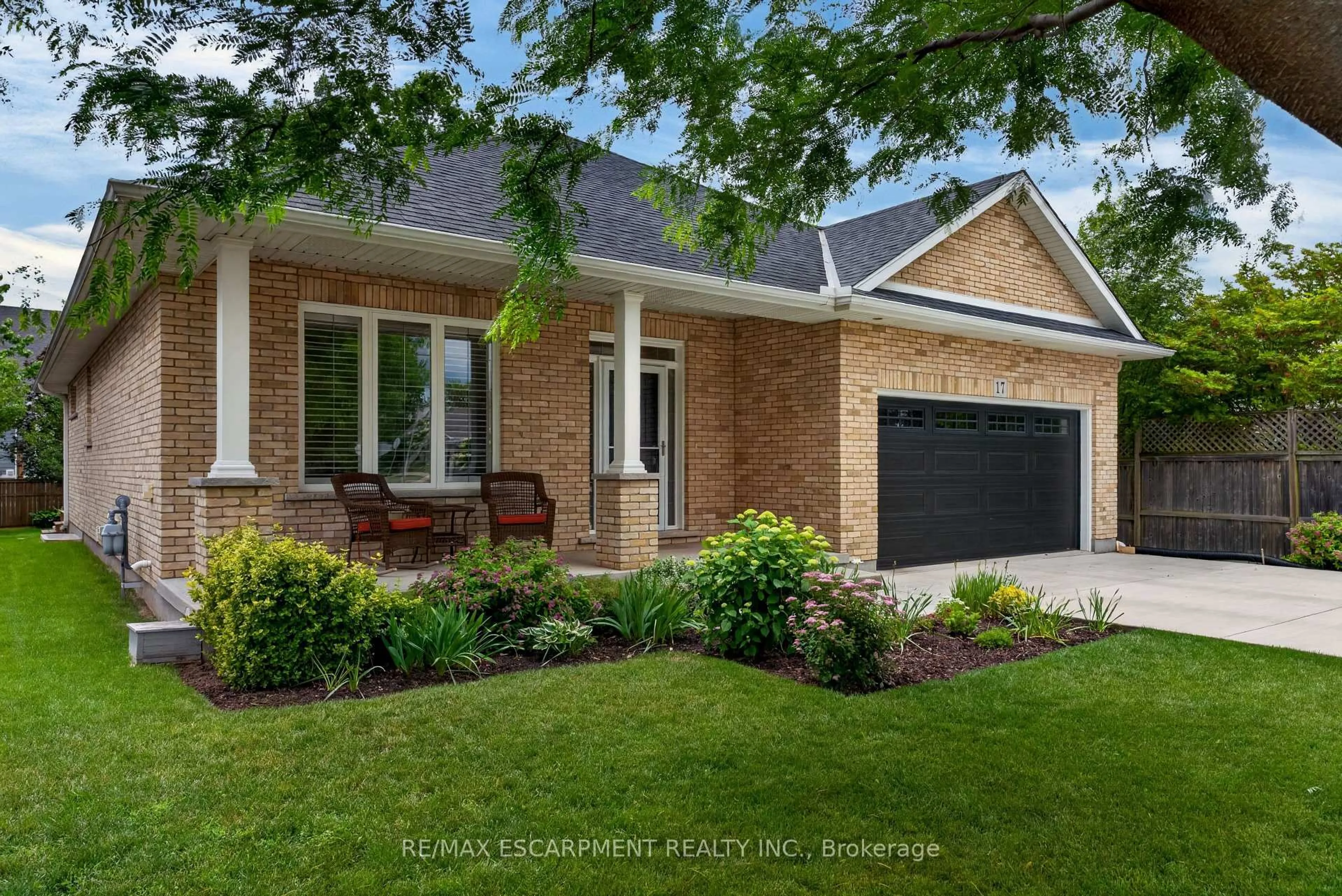 Home with brick exterior material, street for 17 Diana Dr, Niagara-on-the-Lake Ontario L0S 1T0