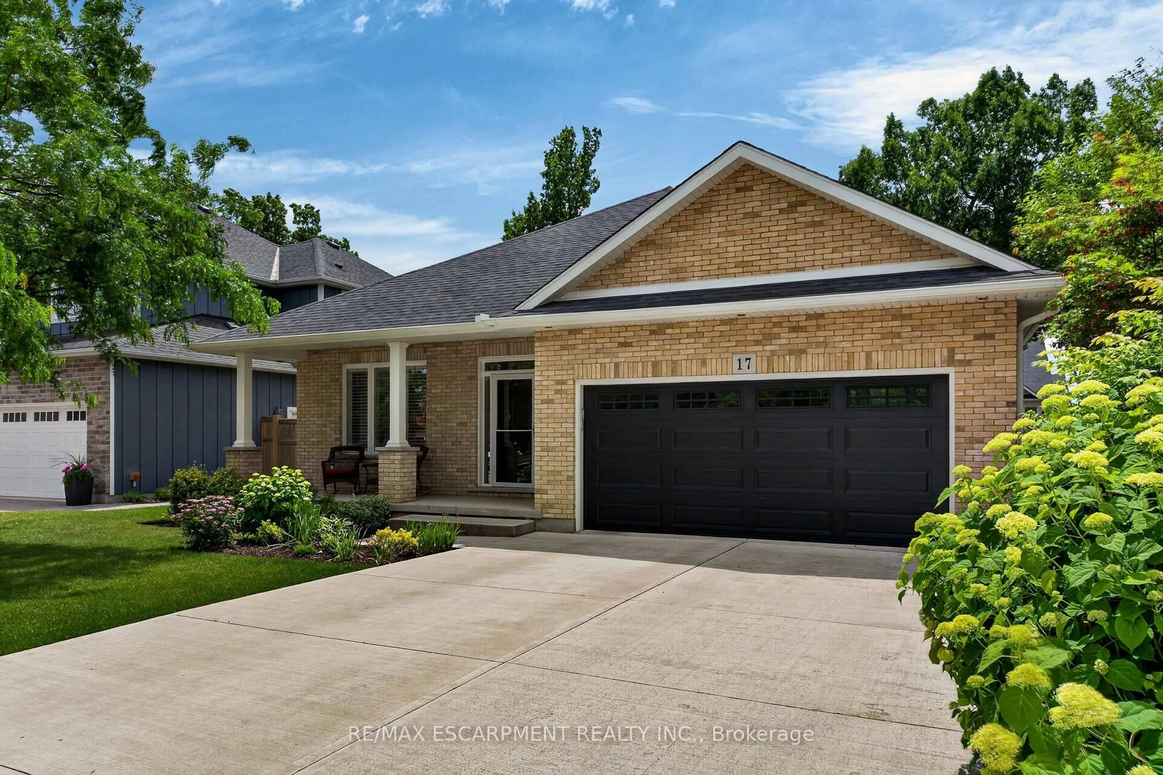 Home with brick exterior material, street for 17 Diana Dr, Niagara-on-the-Lake Ontario L0S 1T0