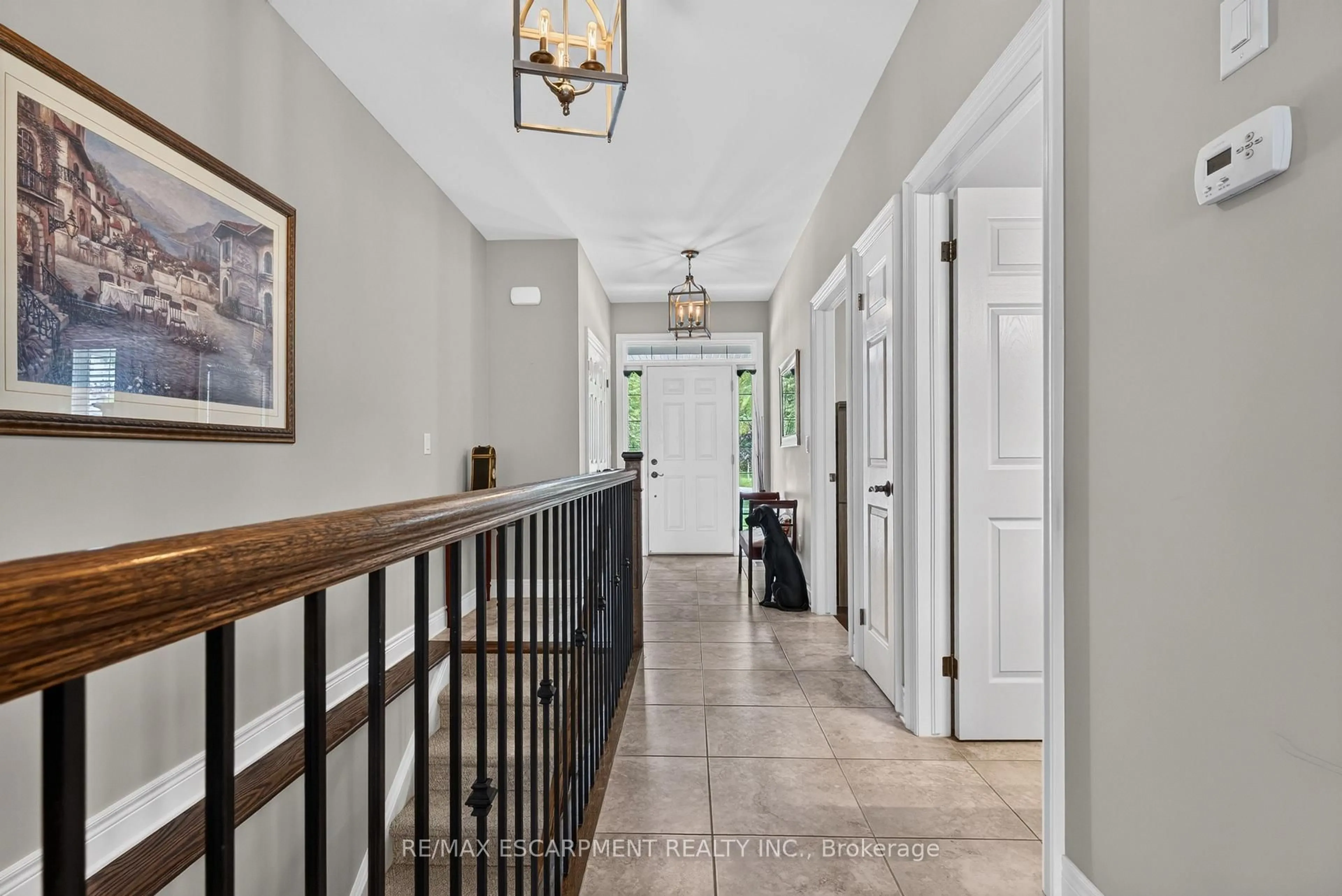 Indoor entryway for 17 Diana Dr, Niagara-on-the-Lake Ontario L0S 1T0