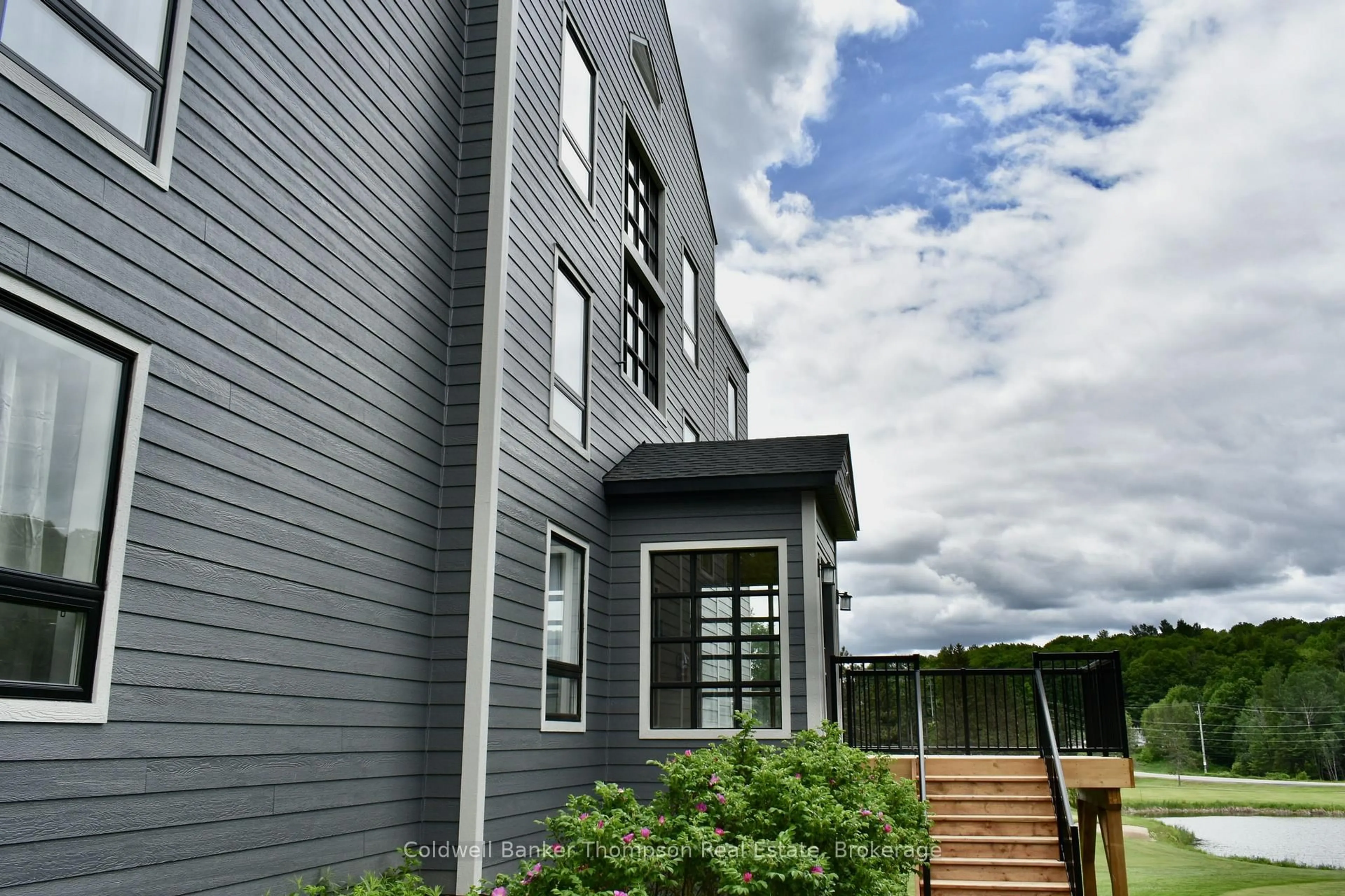 Home with vinyl exterior material, building for 1234 DEERHURST, SUMMIT LODGE Dr #54-208, Huntsville Ontario P1H 2E8