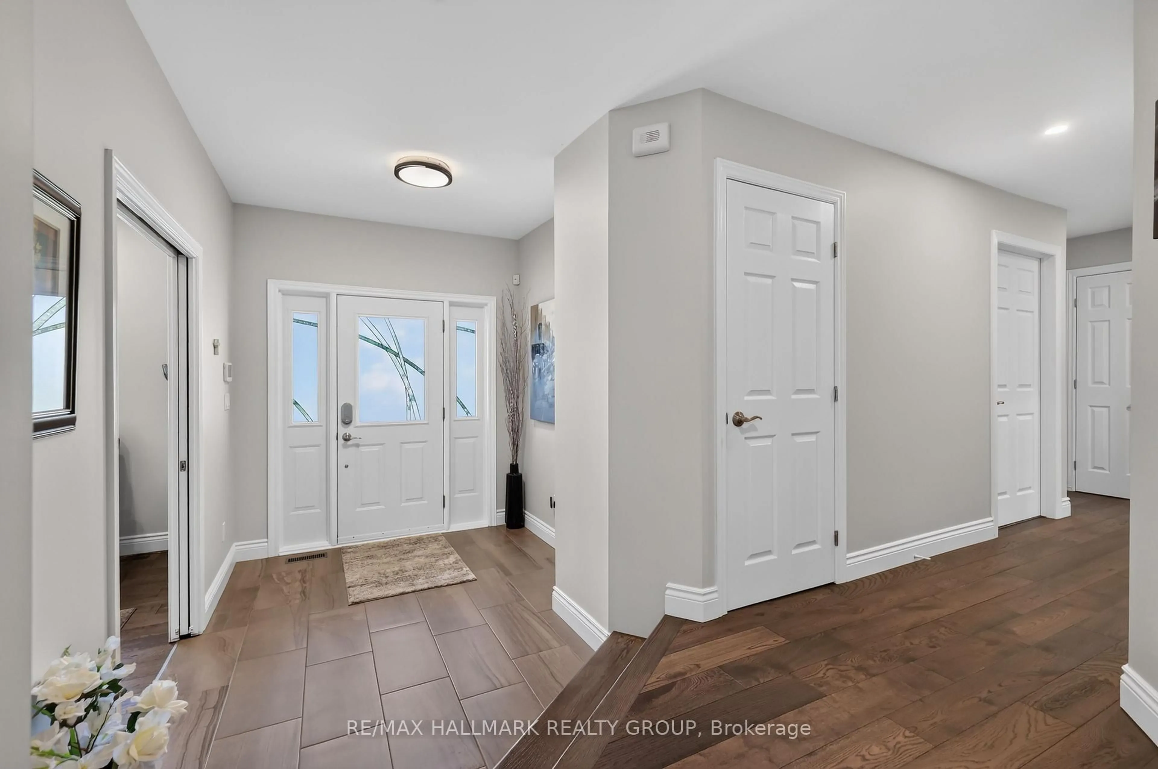 Indoor entryway for 30 Kimberly Ave, North Grenville Ontario K0G 1J0