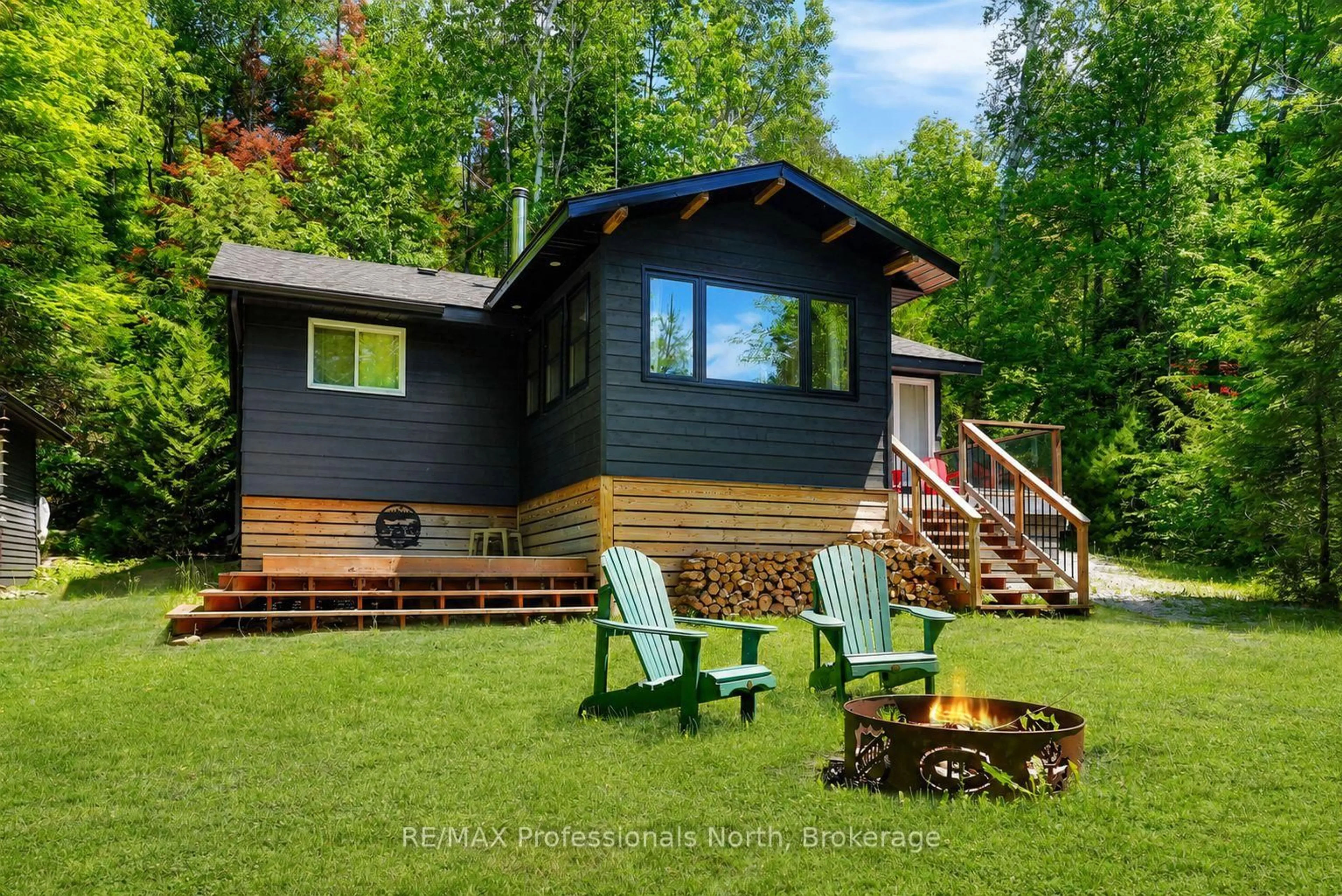 Home with vinyl exterior material, unknown for 1368 Grosbeak Dr, Dysart et al Ontario K0L 1M1