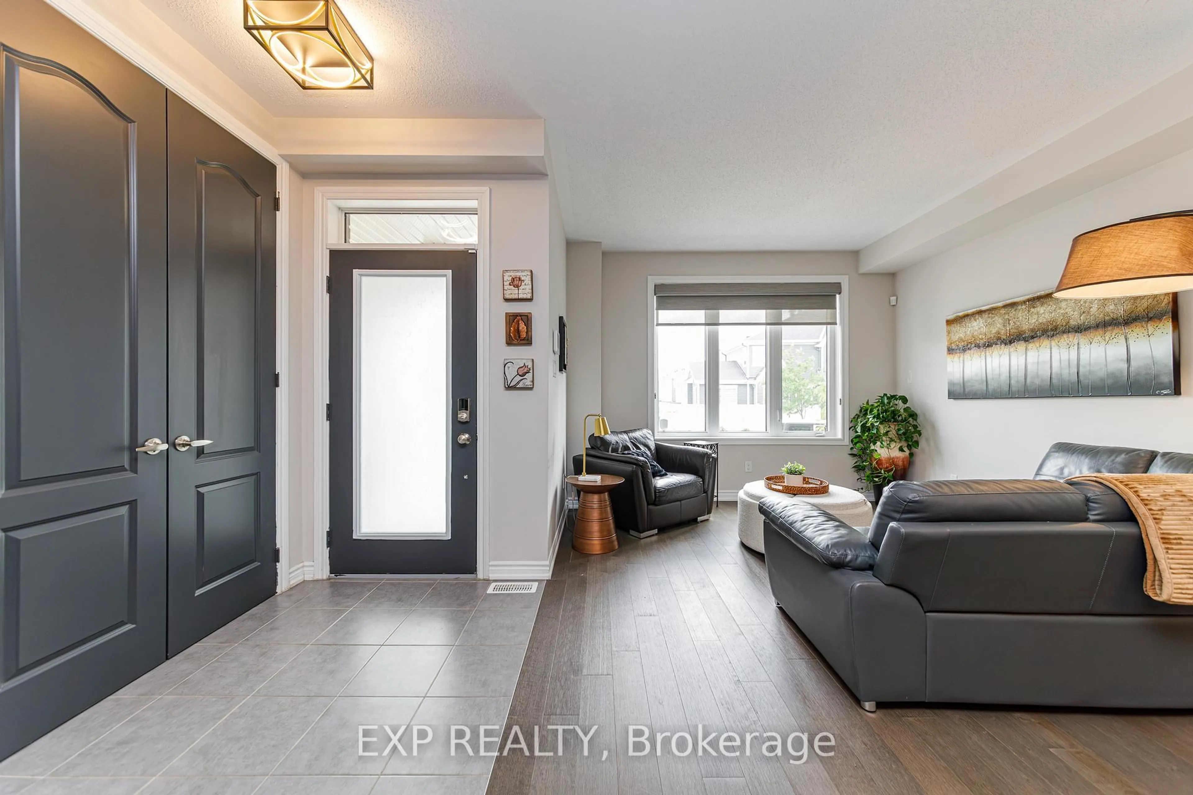 Indoor entryway for 822 Horseshoe Falls Way, Ottawa Ontario K2J 6P5