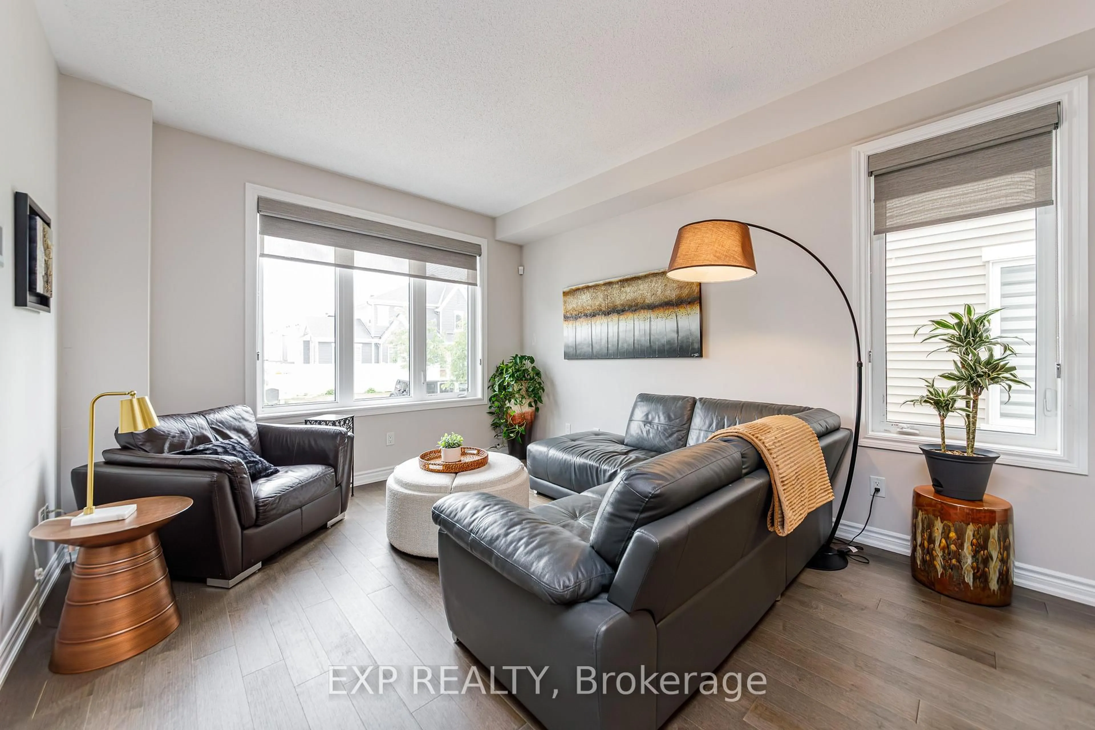 Living room with furniture, wood/laminate floor for 822 Horseshoe Falls Way, Ottawa Ontario K2J 6P5