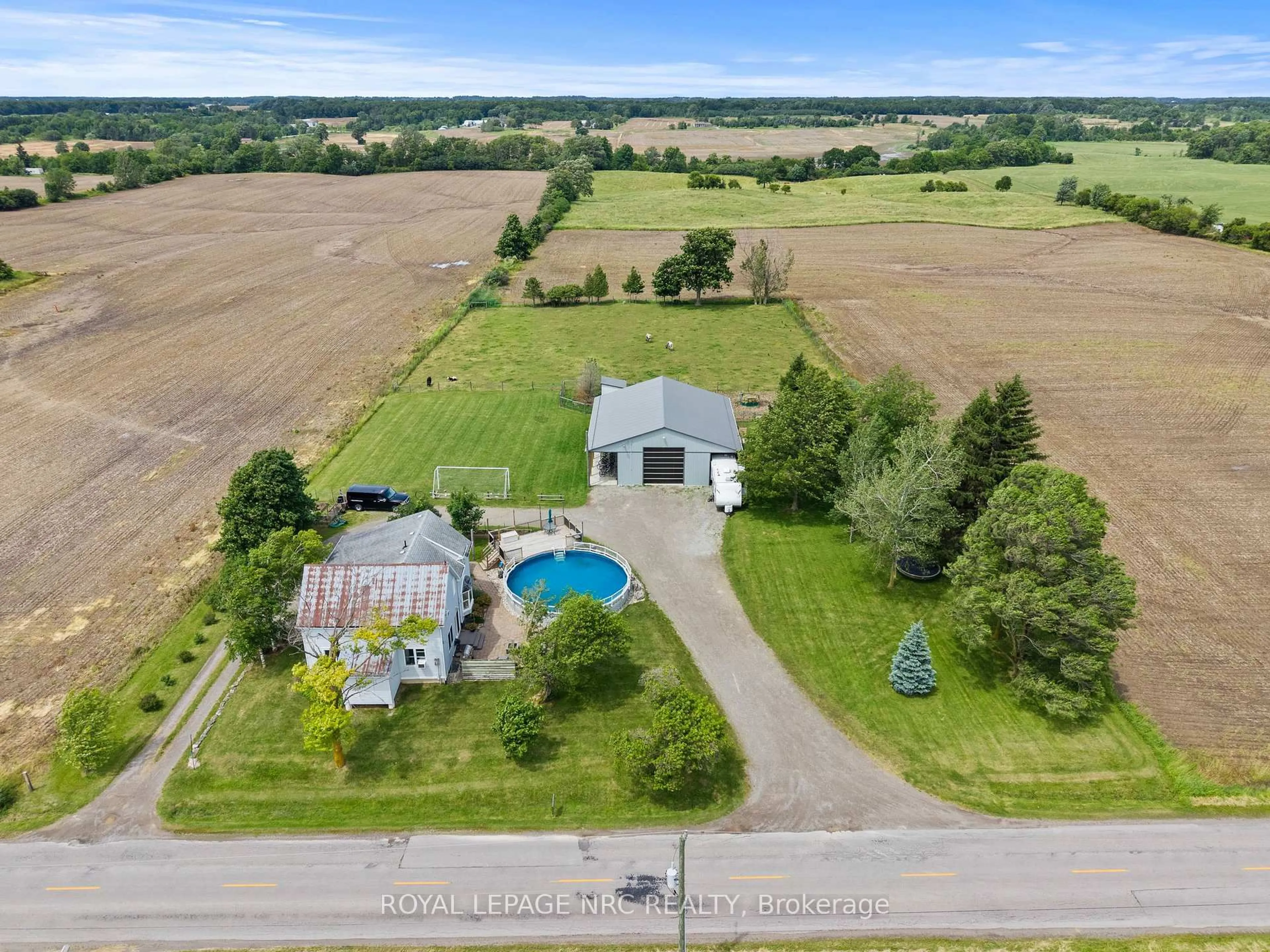 A pic from outside/outdoor area/front of a property/back of a property/a pic from drone, water/lake/river/ocean view for 4901 Sixteen Rd, West Lincoln Ontario L0R 1Y0