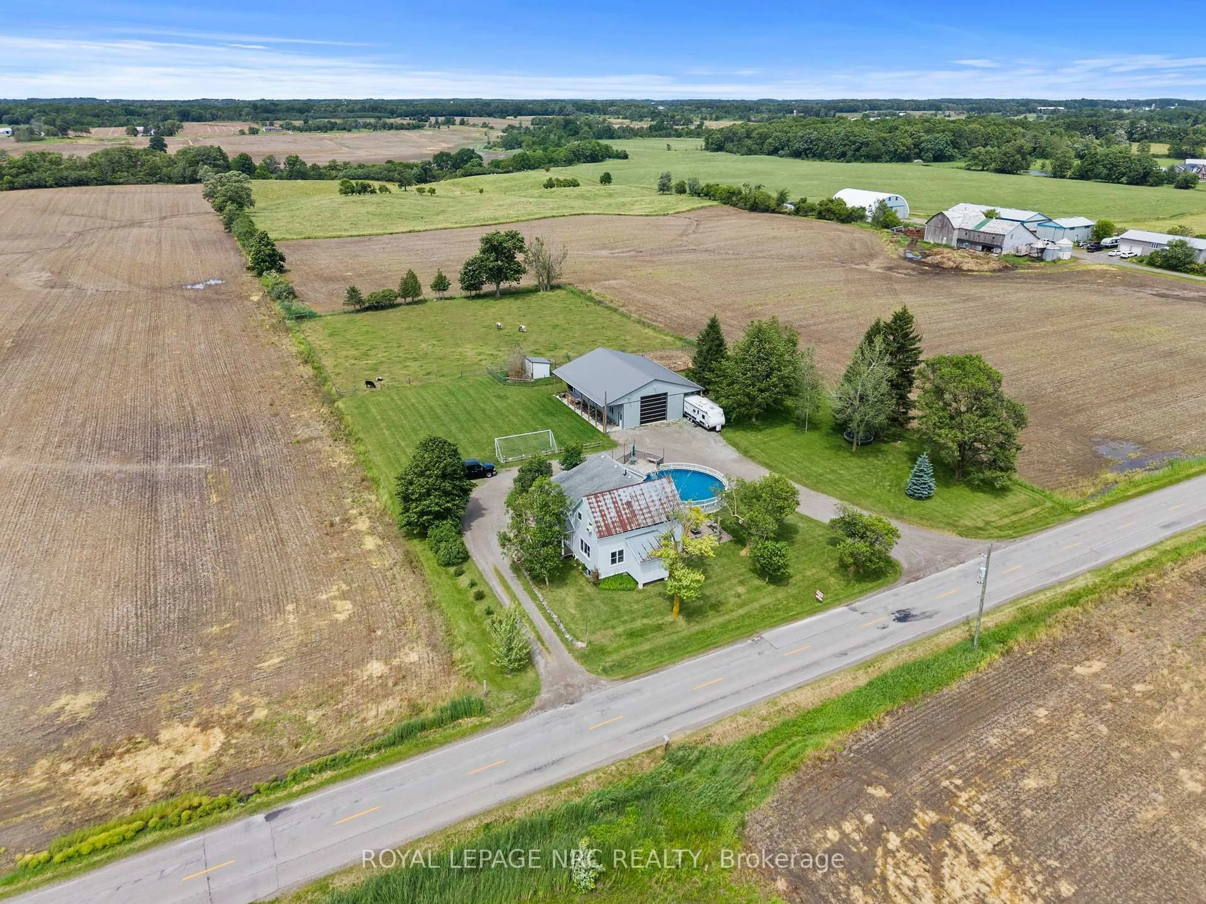 A pic from outside/outdoor area/front of a property/back of a property/a pic from drone, water/lake/river/ocean view for 4901 Sixteen Rd, West Lincoln Ontario L0R 1Y0