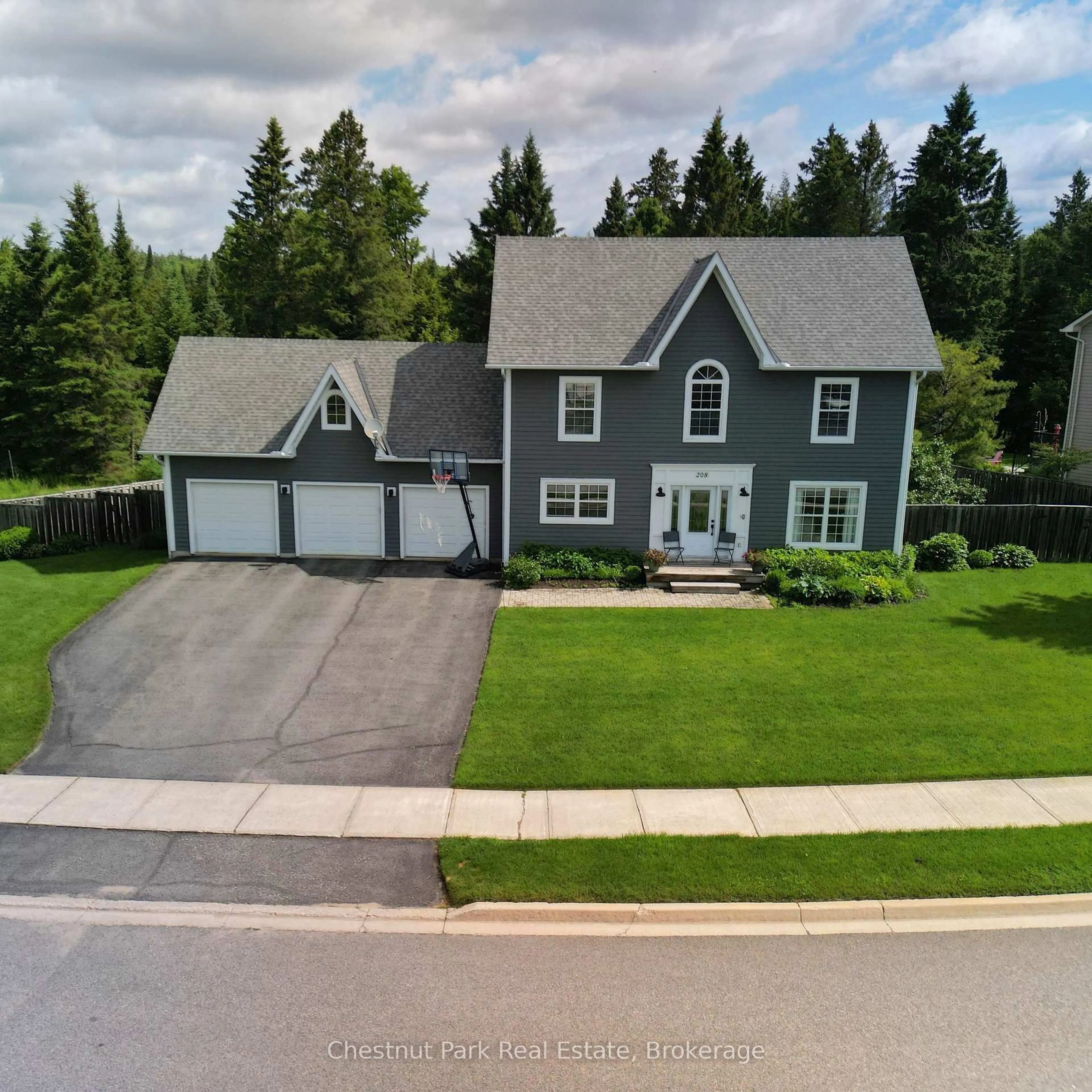 A pic from outside/outdoor area/front of a property/back of a property/a pic from drone, street for 208 Covered Bridge Tr, Bracebridge Ontario P1L 1Y3