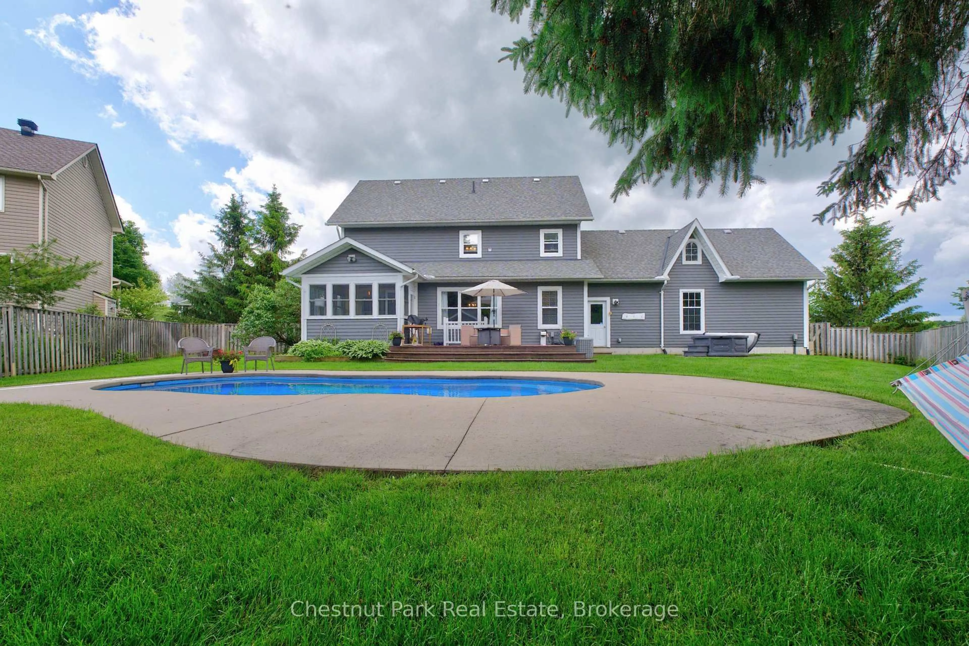 A pic from outside/outdoor area/front of a property/back of a property/a pic from drone, water/lake/river/ocean view for 208 Covered Bridge Tr, Bracebridge Ontario P1L 1Y3