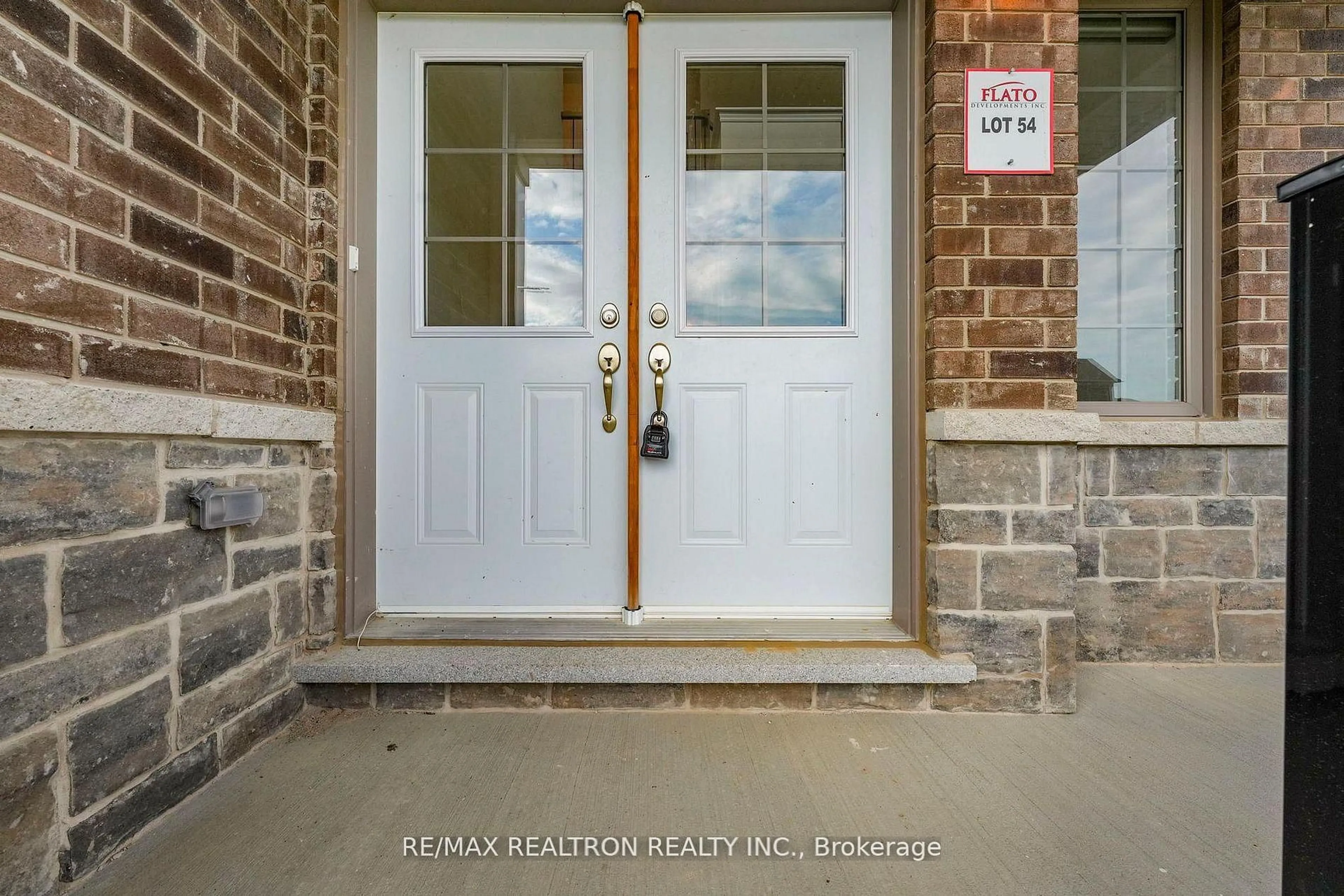Indoor entryway for 17 Corbett St, Southgate Ontario N0C 1B0