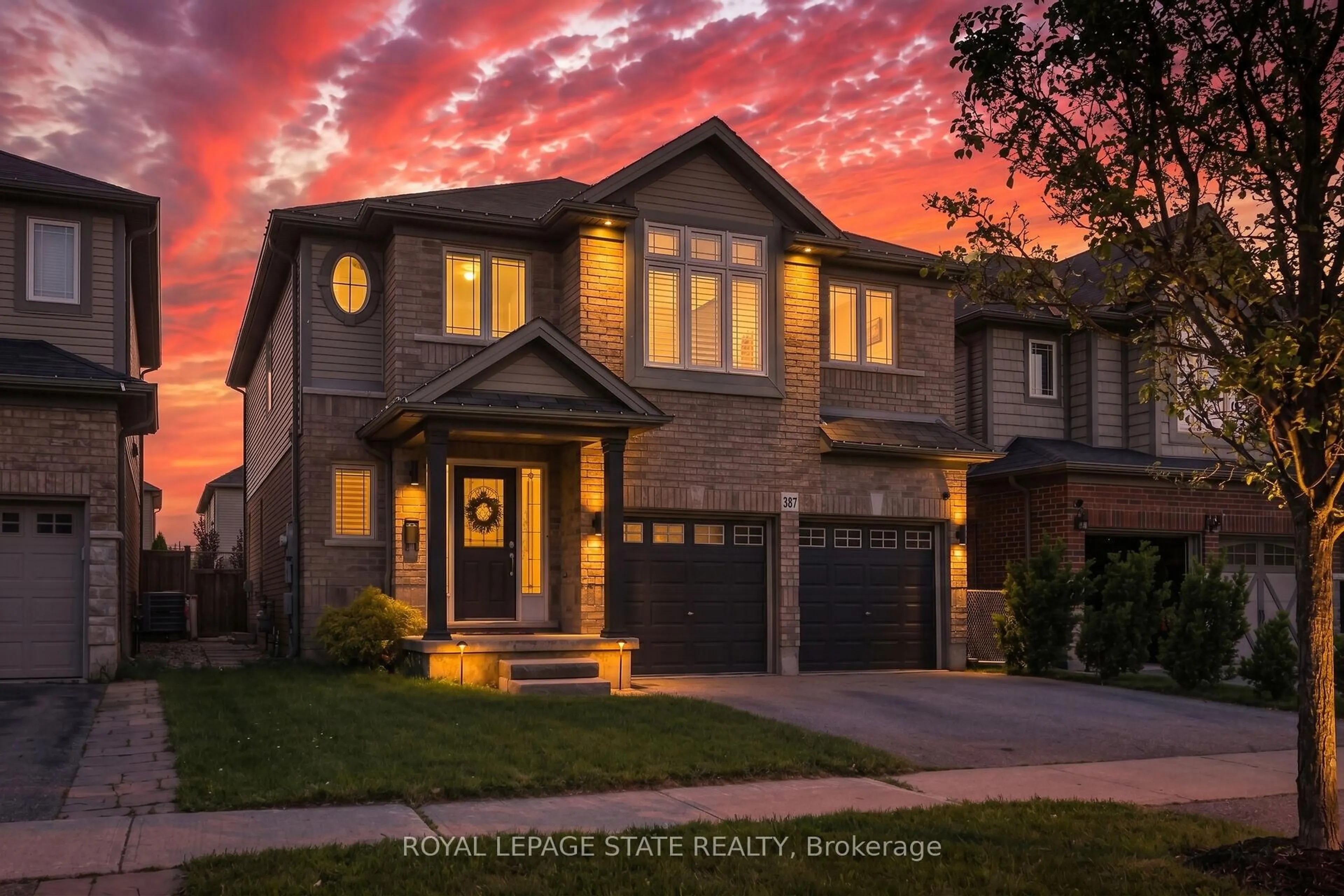 Home with brick exterior material, street for 387 Murray St, Grimsby Ontario L3M 3P4