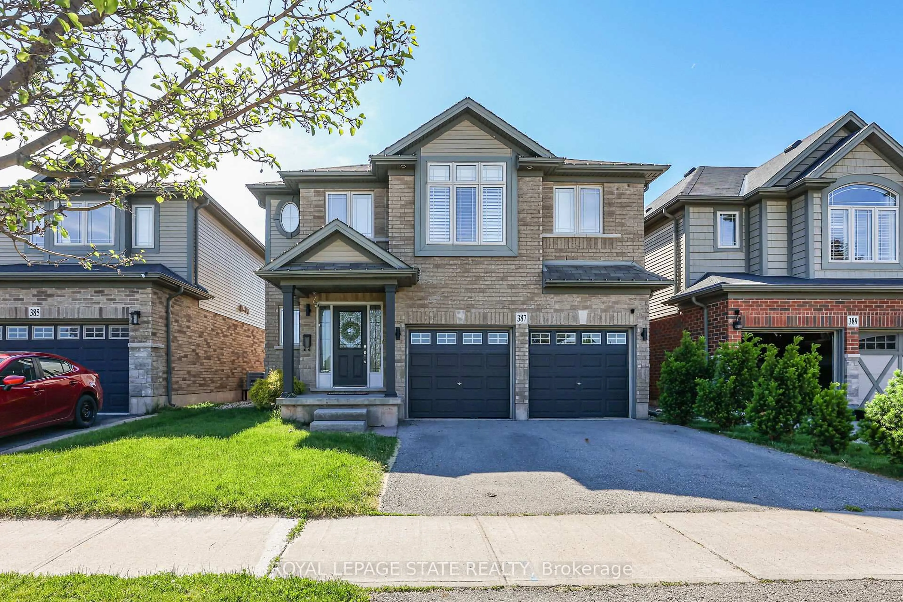 Home with brick exterior material, street for 387 Murray St, Grimsby Ontario L3M 3P4