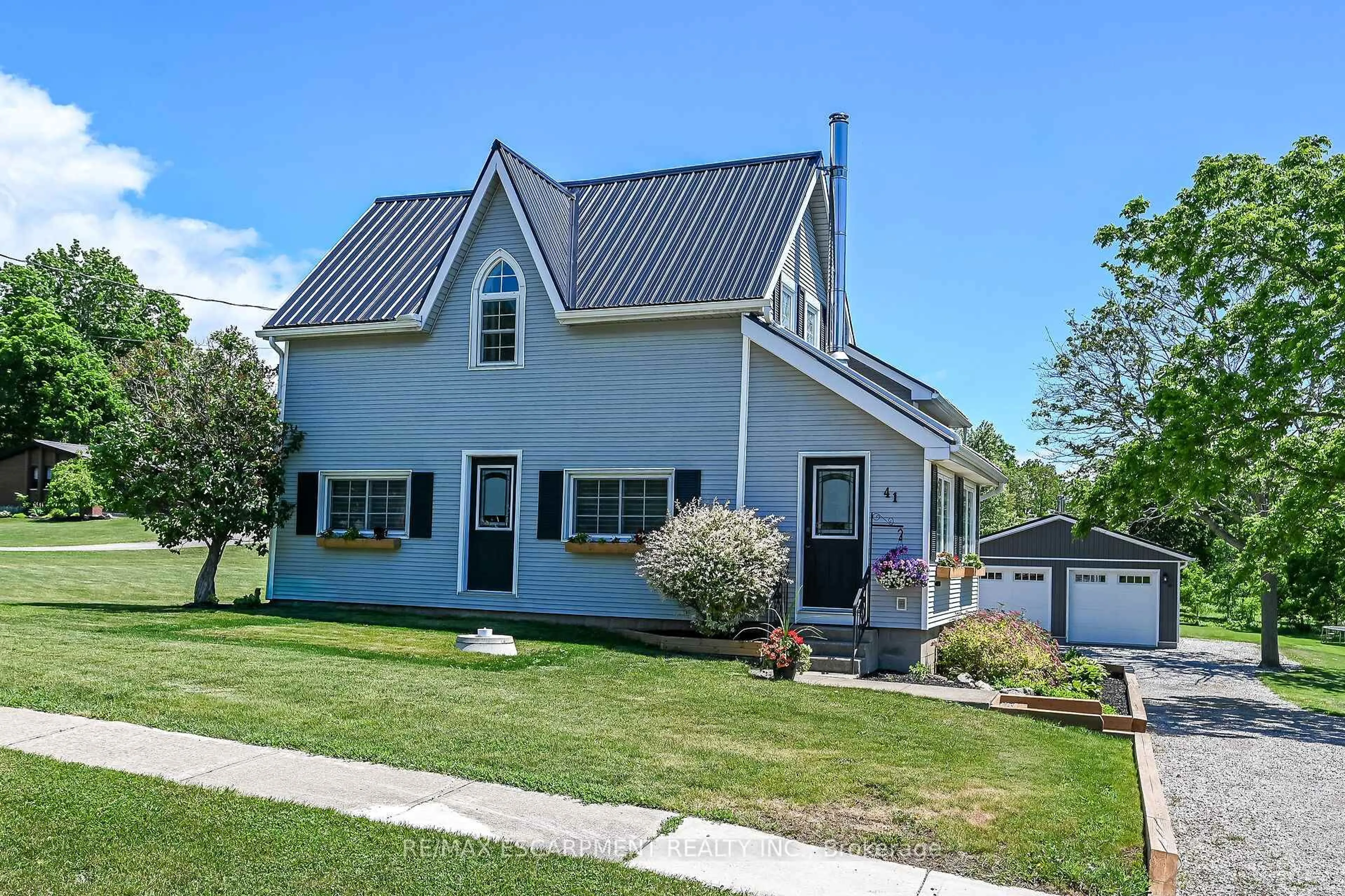 Home with vinyl exterior material, street for 41 ERIE St, Haldimand Ontario N0A 1P0