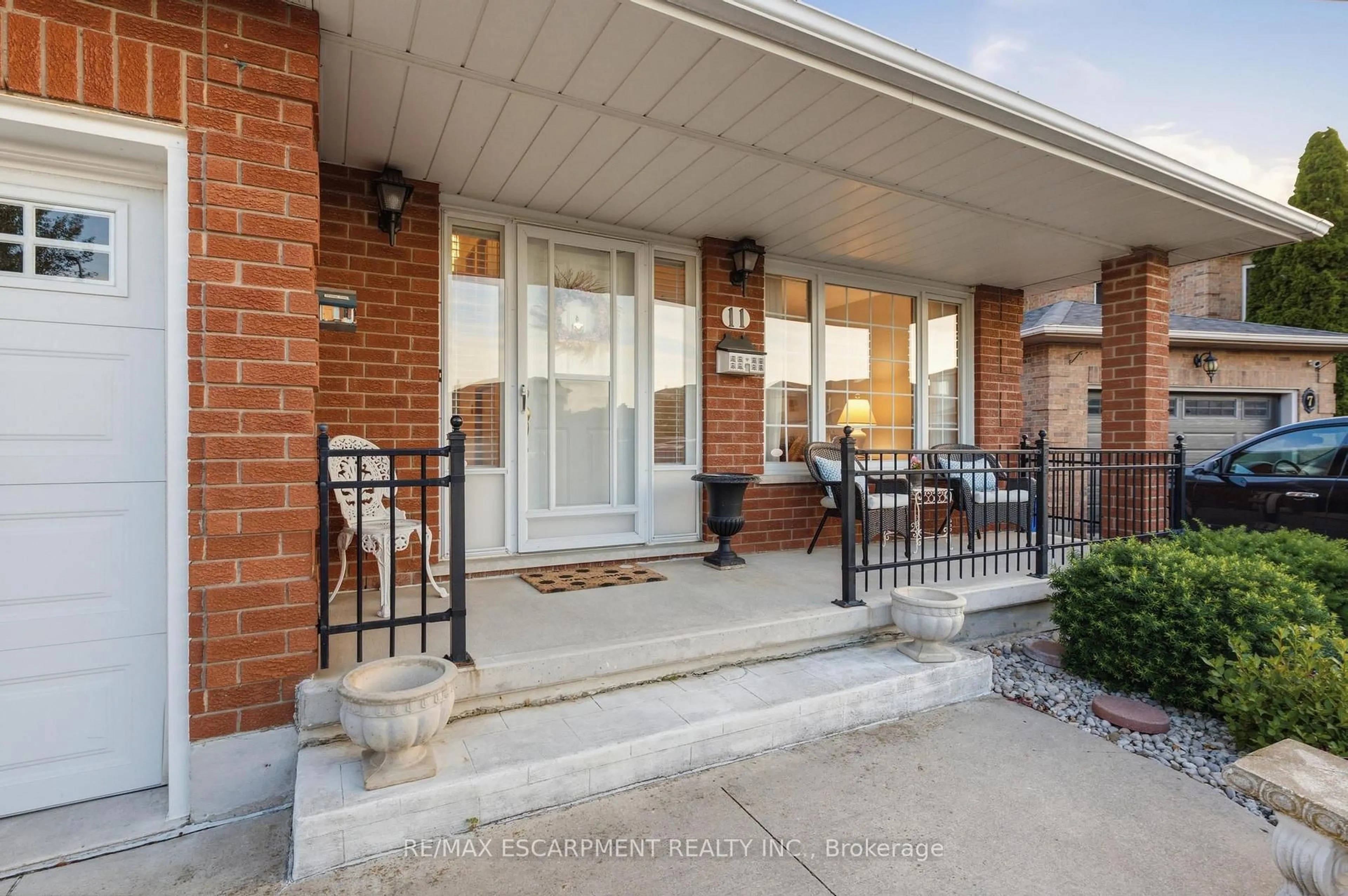 Unknown for 11 Gabriele Crt, Hamilton Ontario L8G 5C4