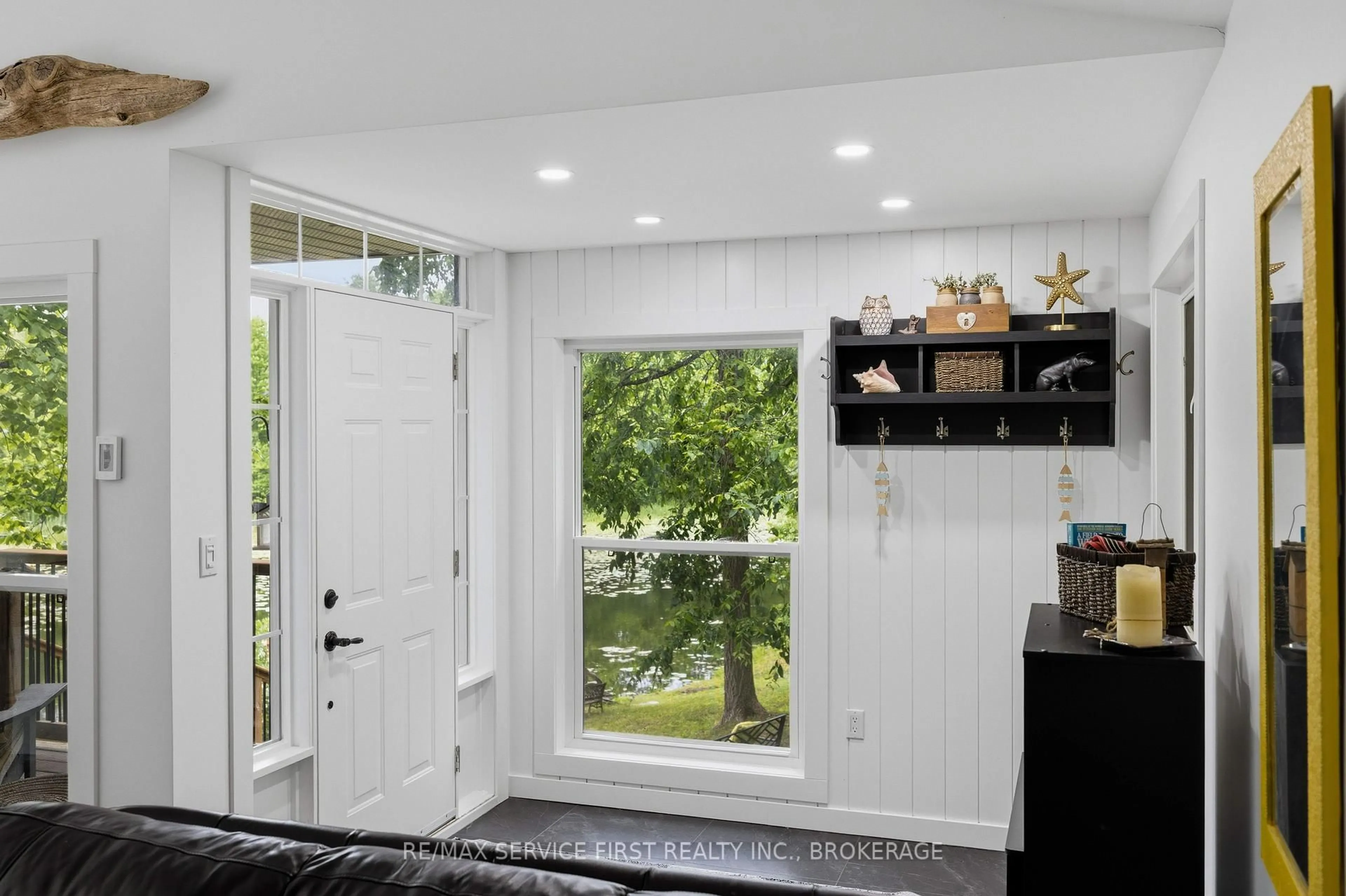 Indoor entryway for 819 Jims Lane, Leeds and the Thousand Islands Ontario K0H 2N0
