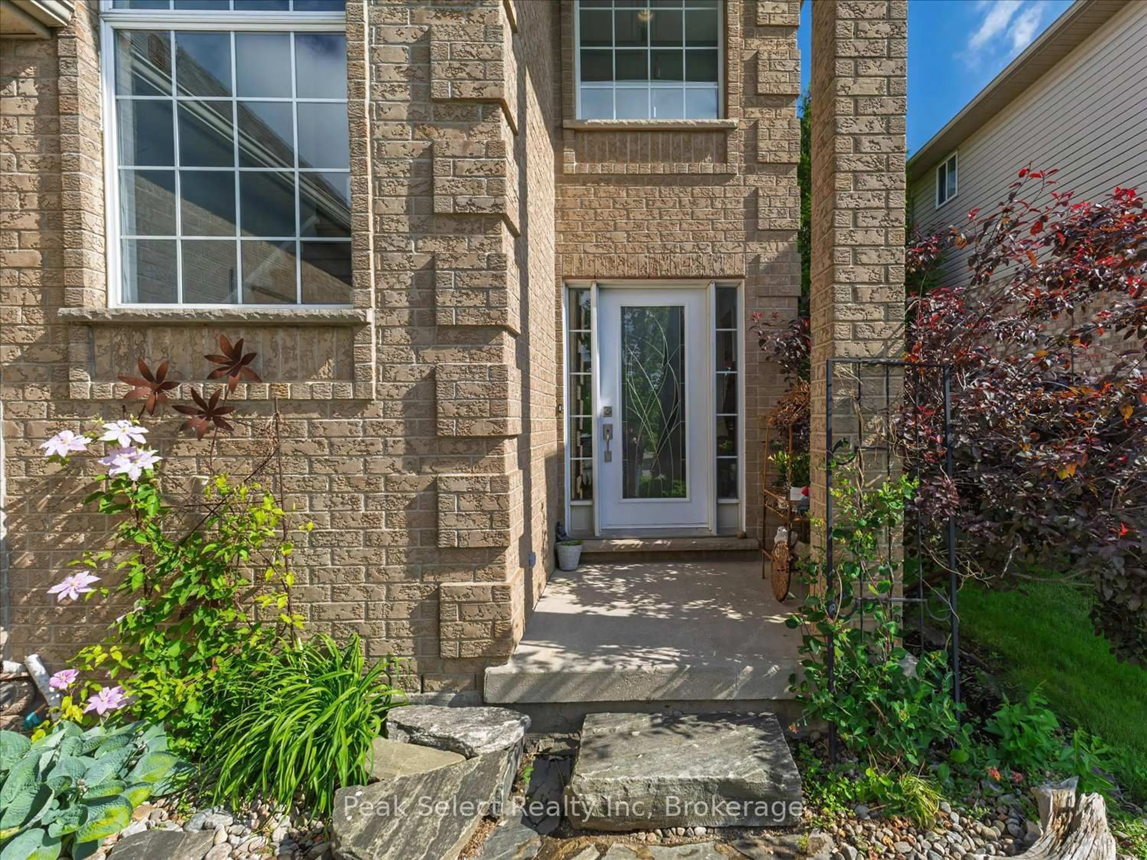 Indoor entryway for 180 Ridgewood Cres, St. Marys Ontario N4X 1E8