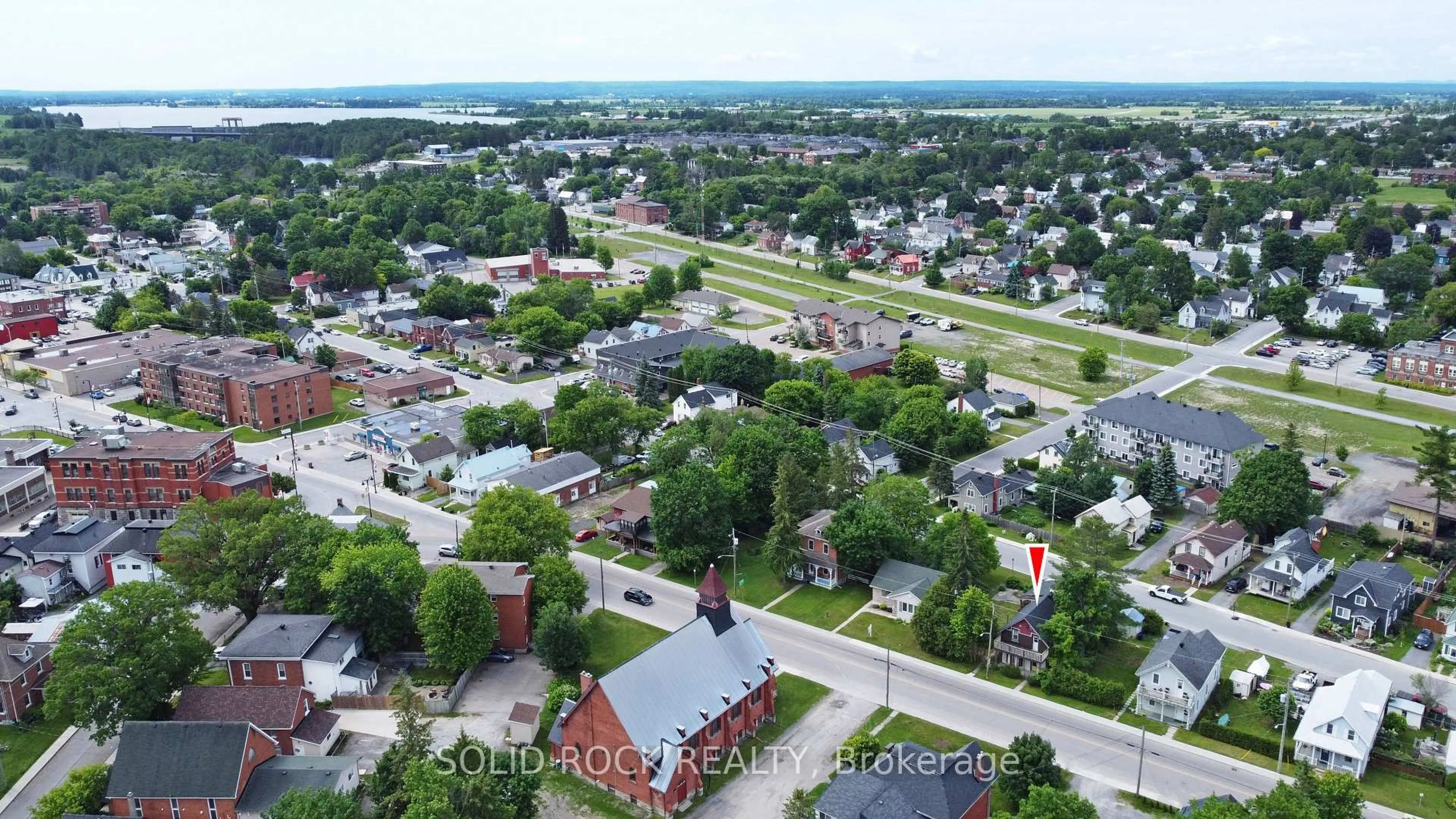 A pic from outside/outdoor area/front of a property/back of a property/a pic from drone, street for 152 Elgin St, Arnprior Ontario K7S 1N8