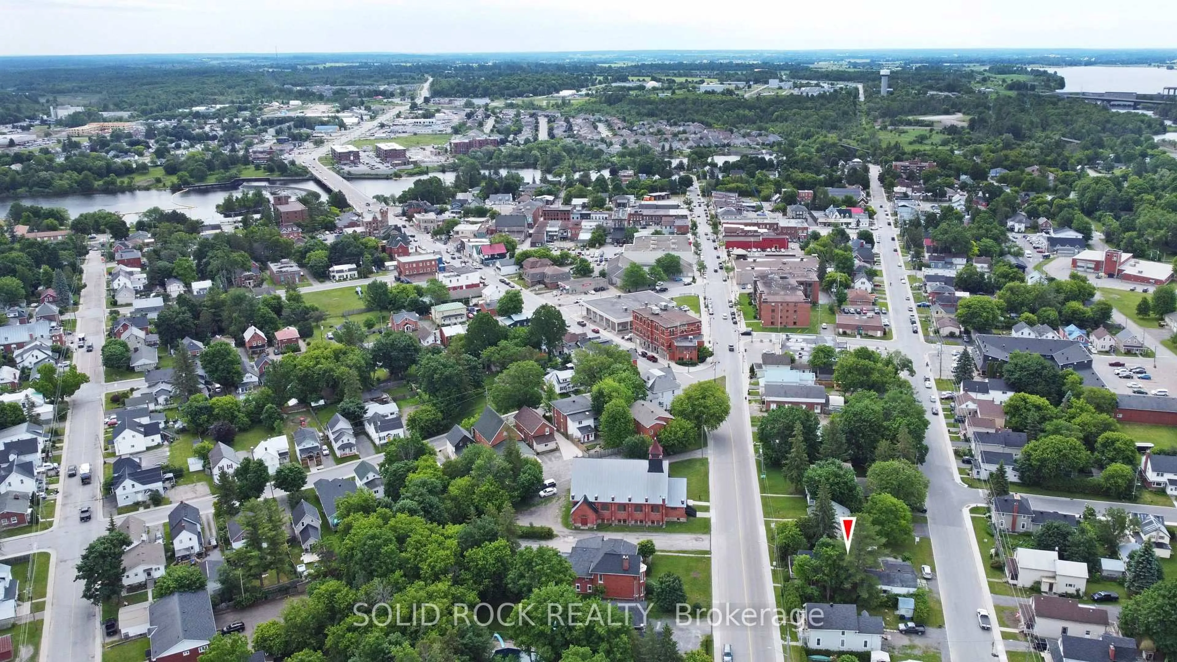 A pic from outside/outdoor area/front of a property/back of a property/a pic from drone, street for 152 Elgin St, Arnprior Ontario K7S 1N8