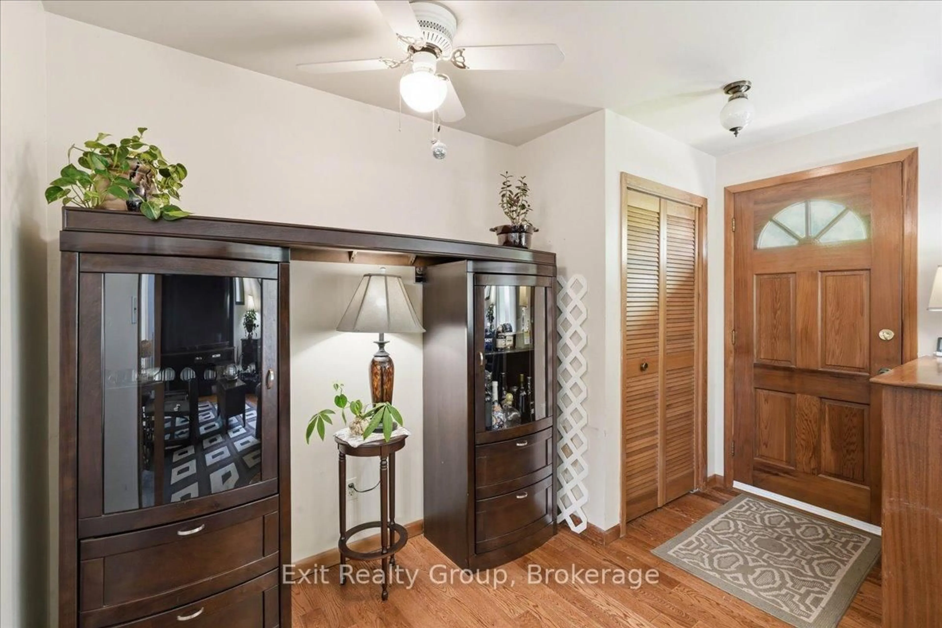 Indoor entryway for 192 Baker St, Stirling Ontario K0K 3E0