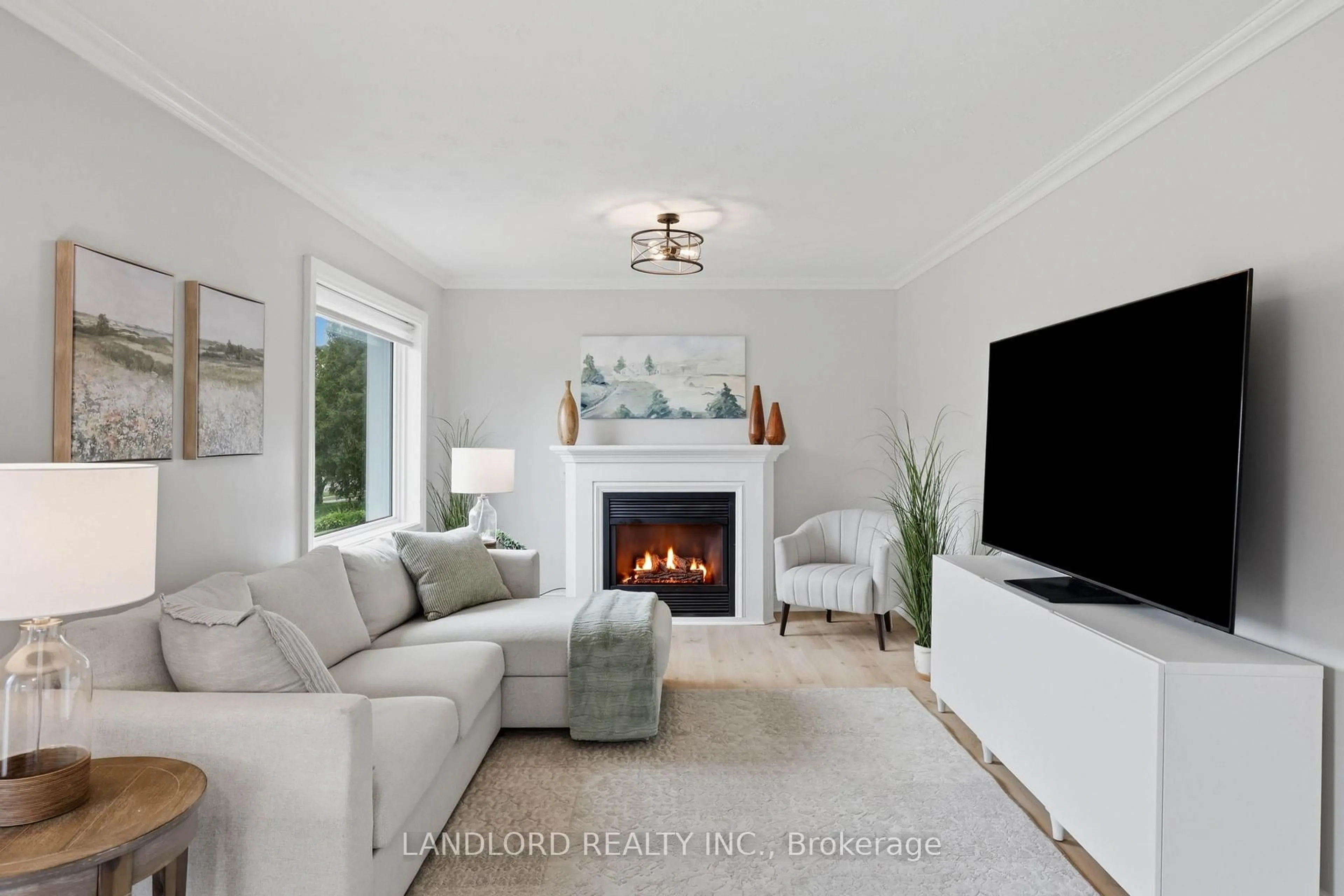 Living room with furniture, unknown for 99 Fairview Ave, St. Thomas Ontario N5R 4X7