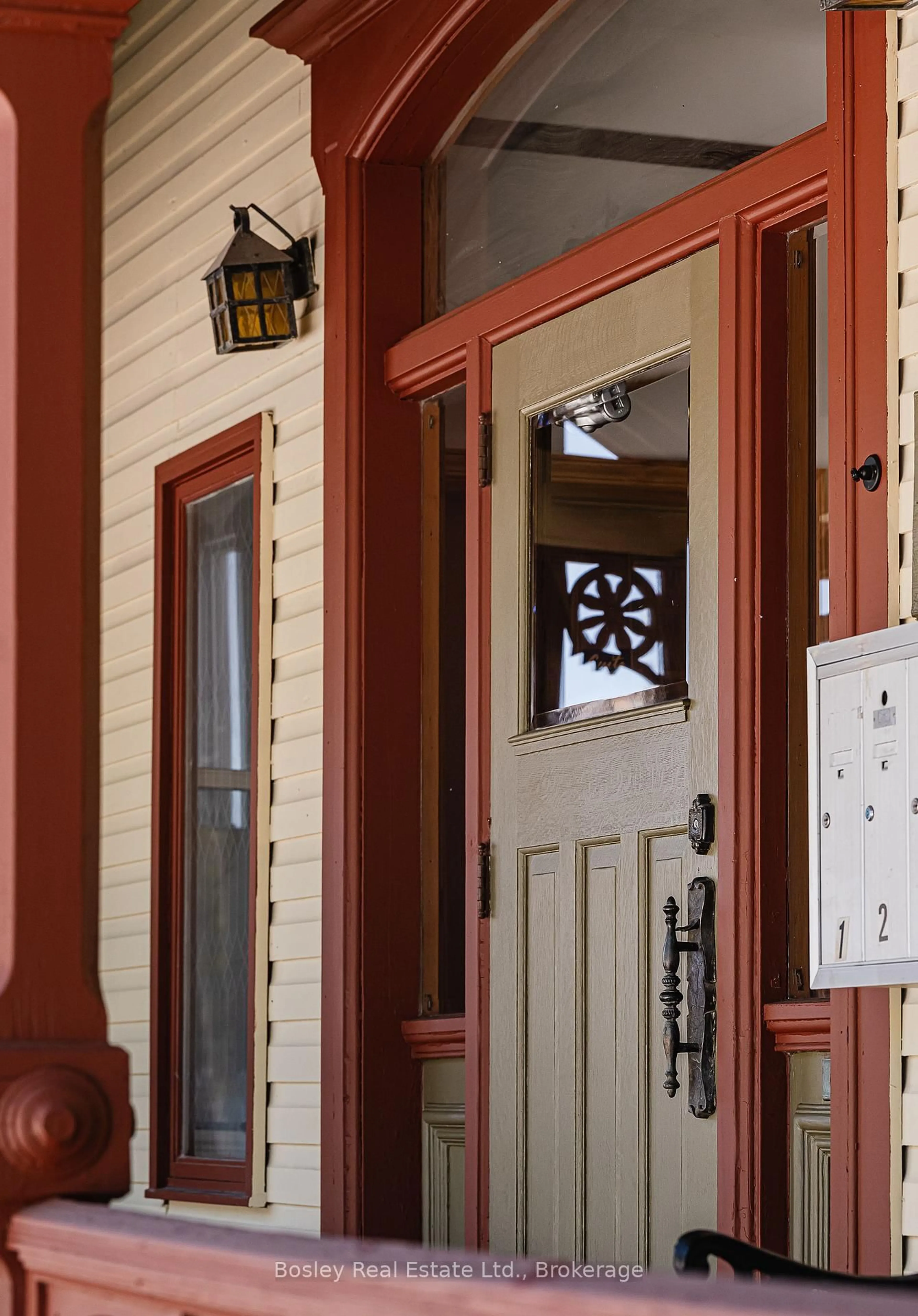 Indoor entryway for 55 Trowbridge St, Meaford Ontario N4L 1V4