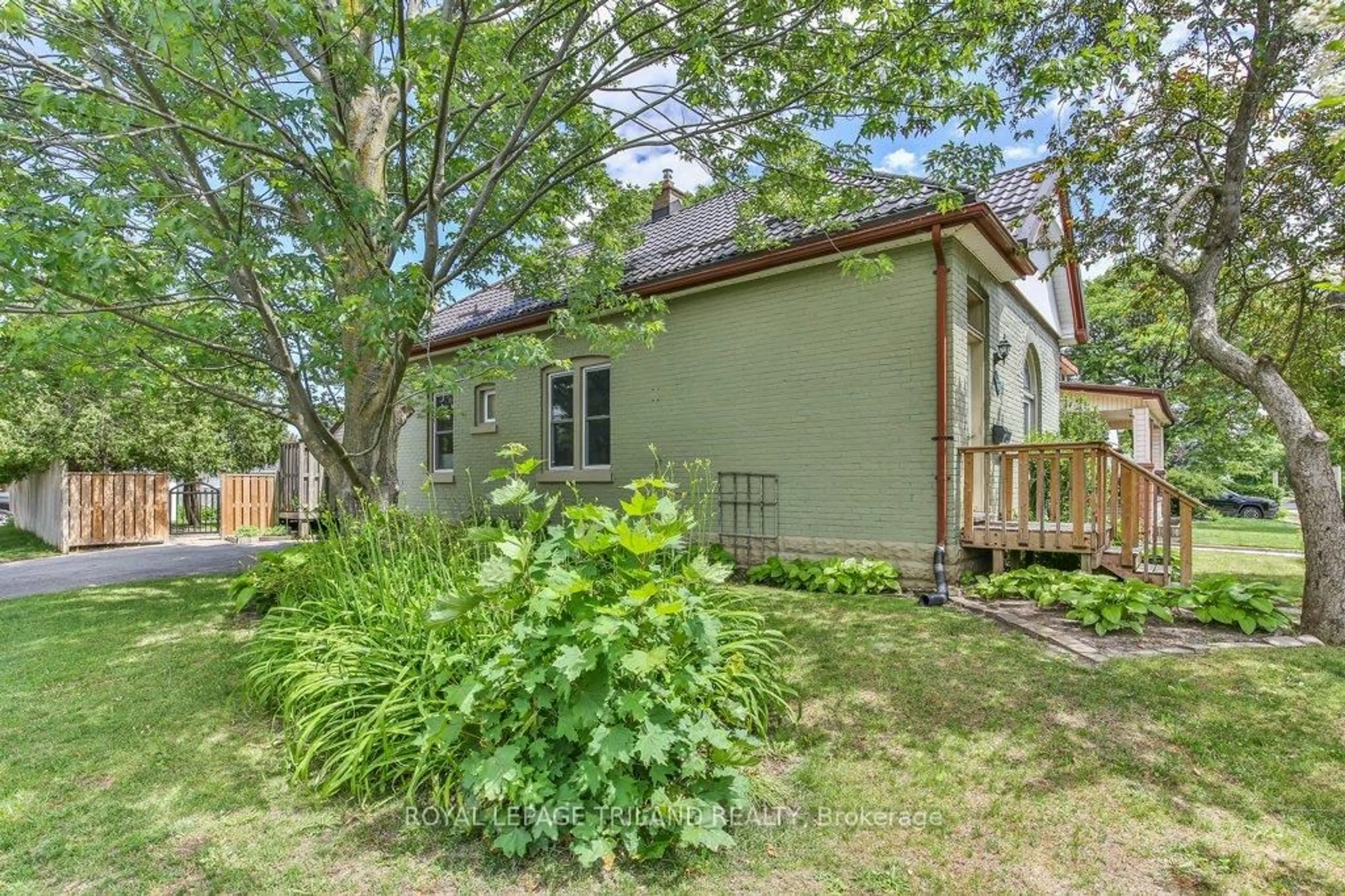 Patio, street for 52 EASTMAN Ave, London East Ontario N5W 2M4