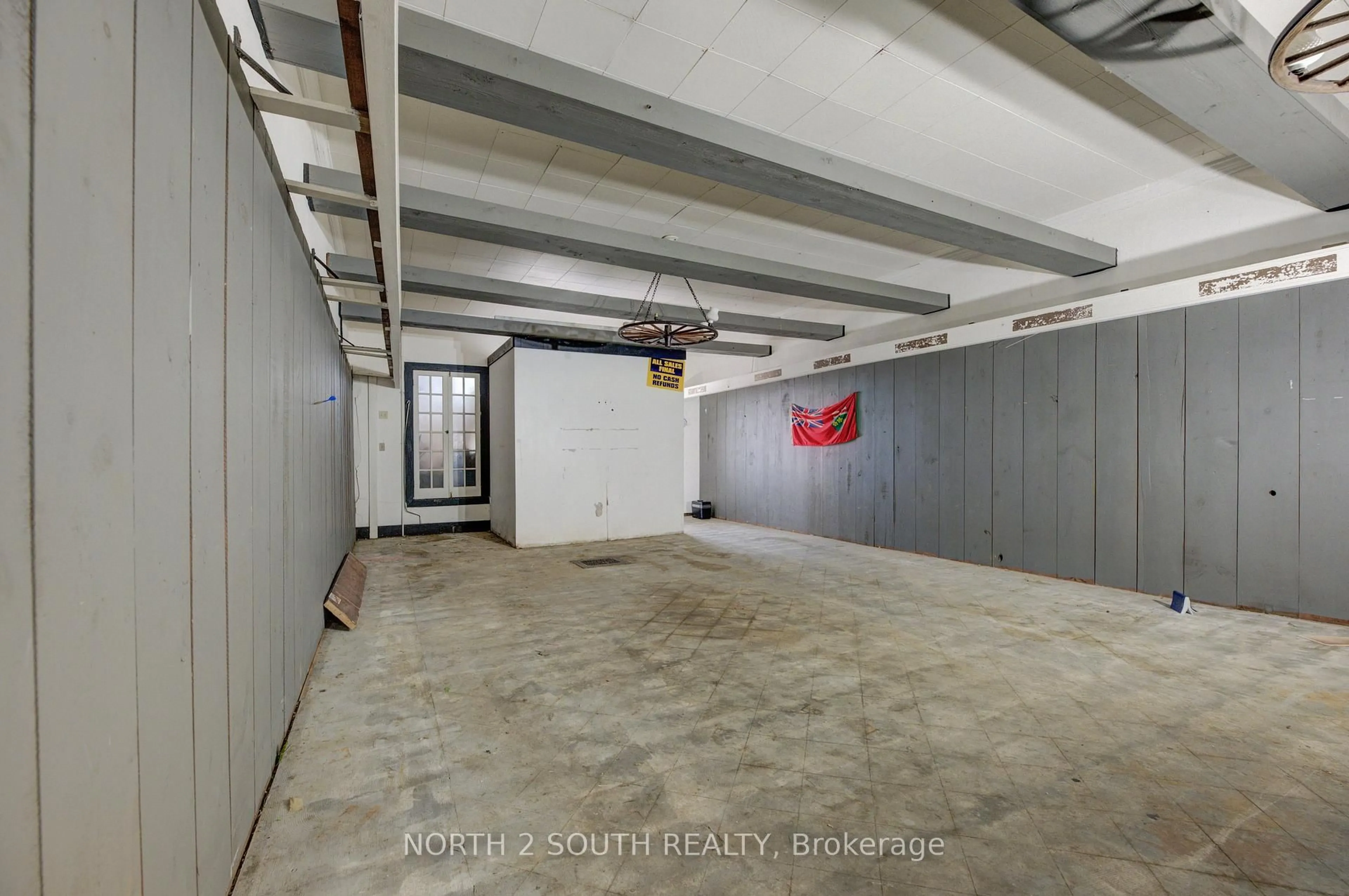 Indoor garage for 36 Norfolk St, Norfolk Ontario N3Y 2V9