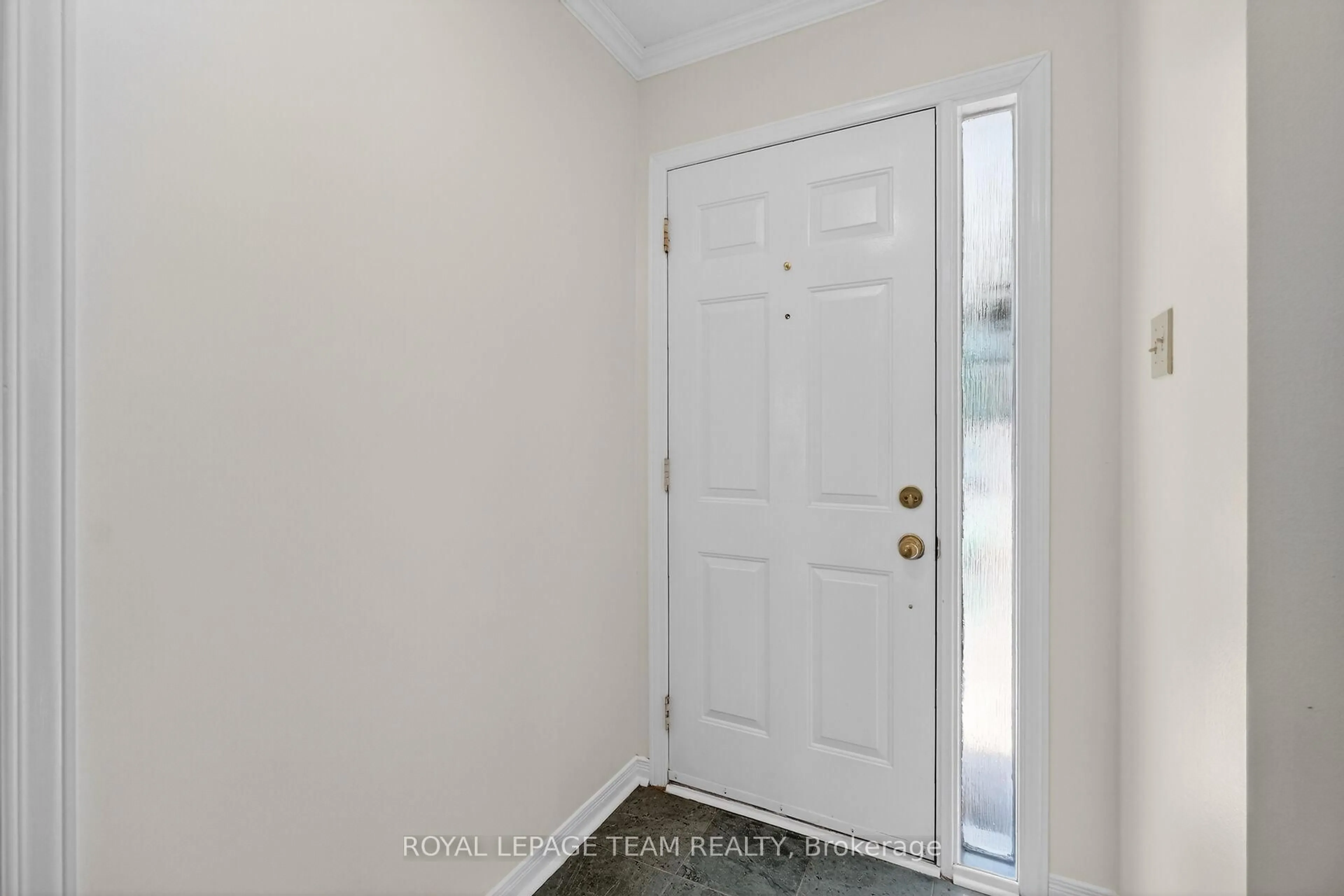 Indoor entryway for 6 Shetland Way, Kanata Ontario K2M 1P5