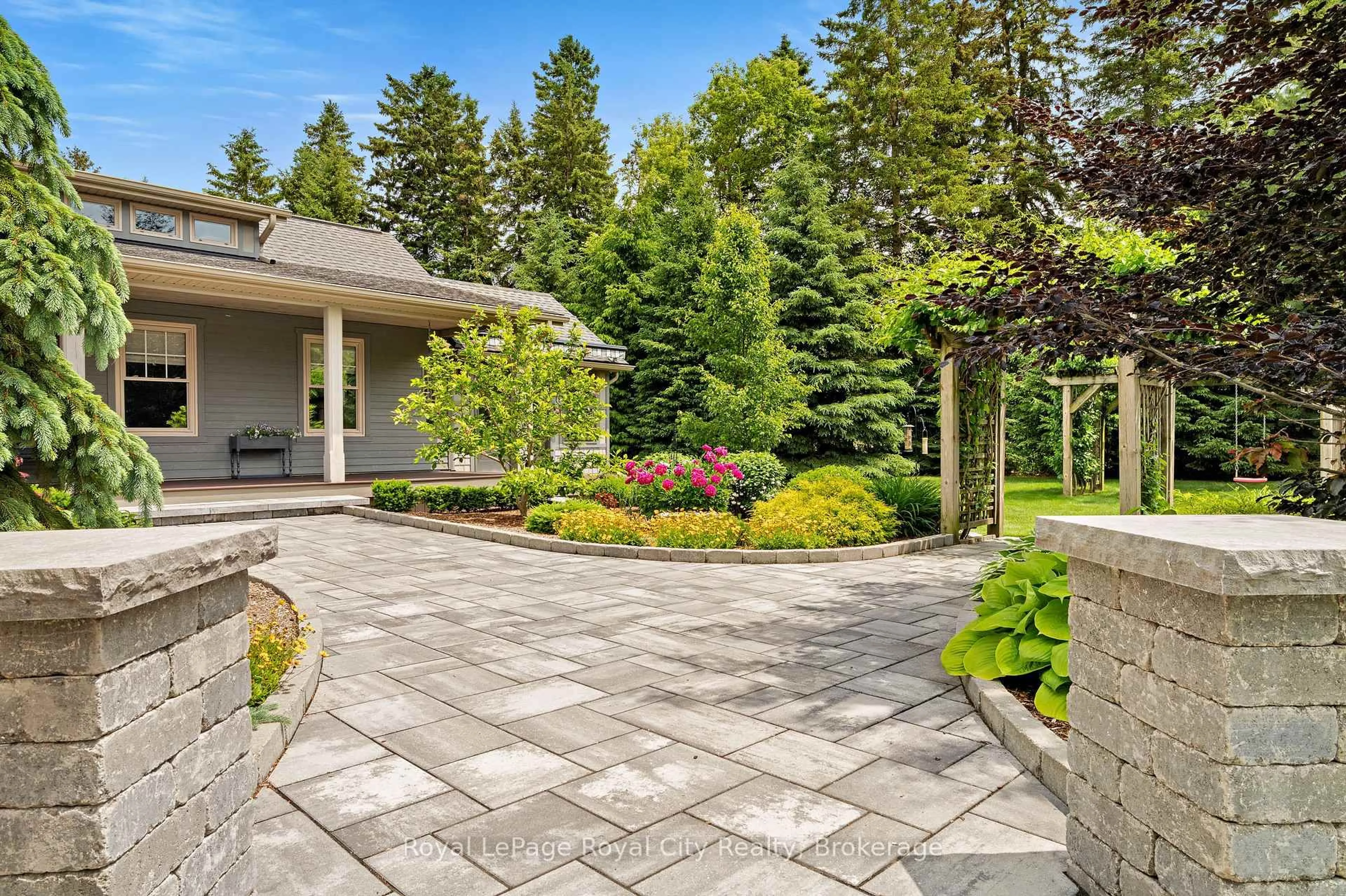 Patio, street for 441 Wellington 7 Rd, Centre Wellington Ontario N0B 1S0
