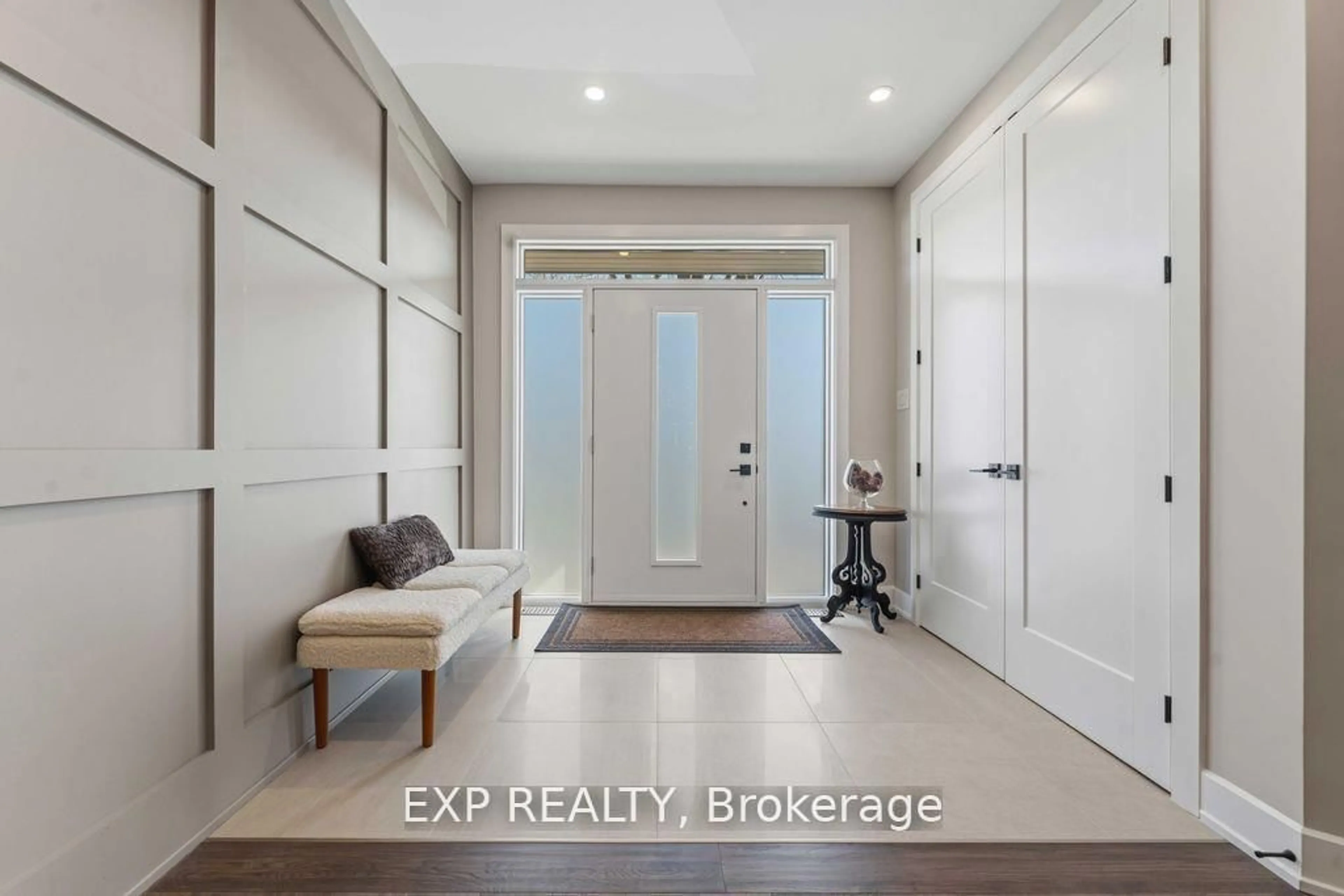 Indoor entryway for 937 Falaise Rd, Ottawa Ontario K2C 0M1
