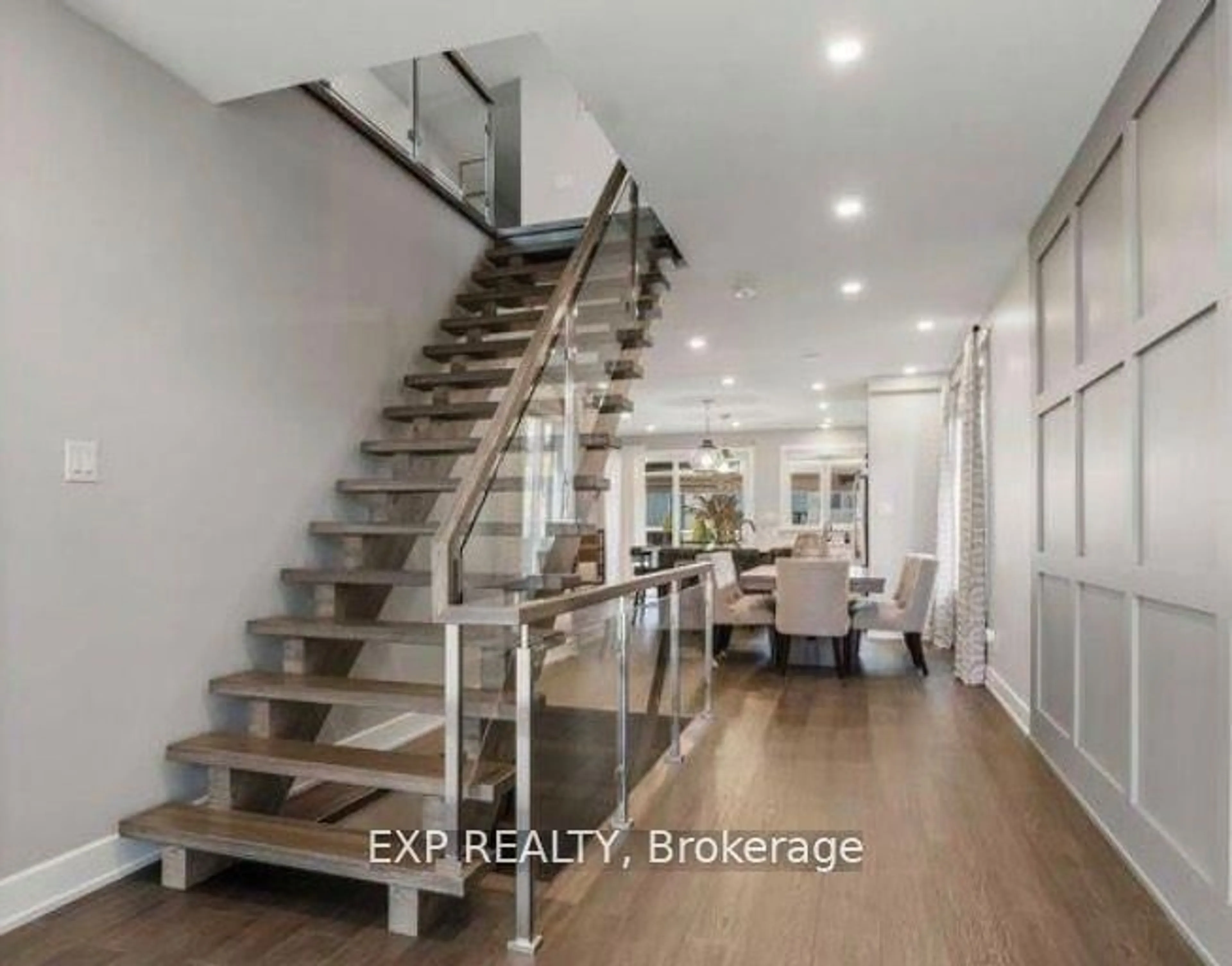 Indoor entryway for 937 Falaise Rd, Ottawa Ontario K2C 0M1