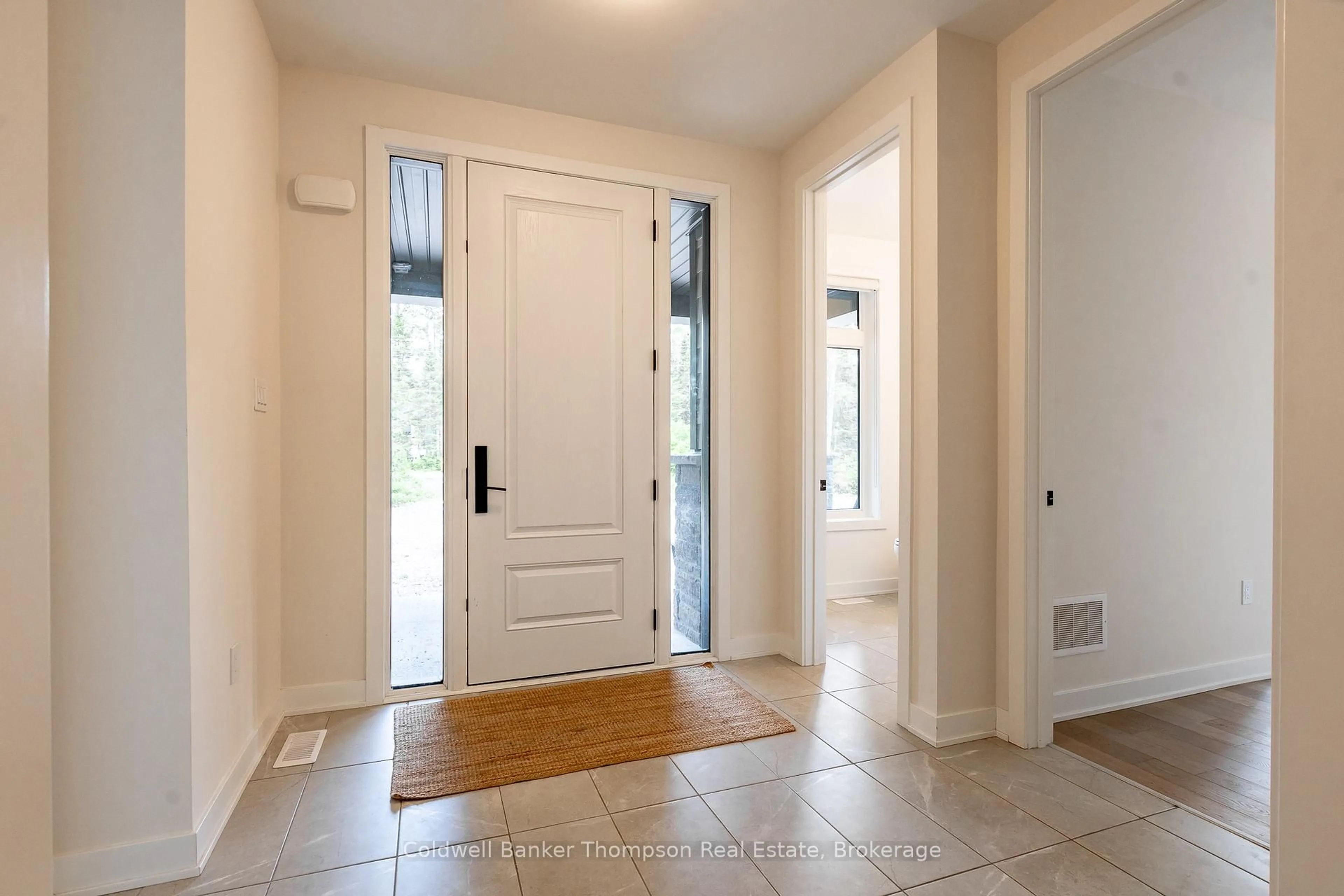 Indoor entryway for 1040 Greensview Dr, Lake of Bays Ontario P1H 2J6