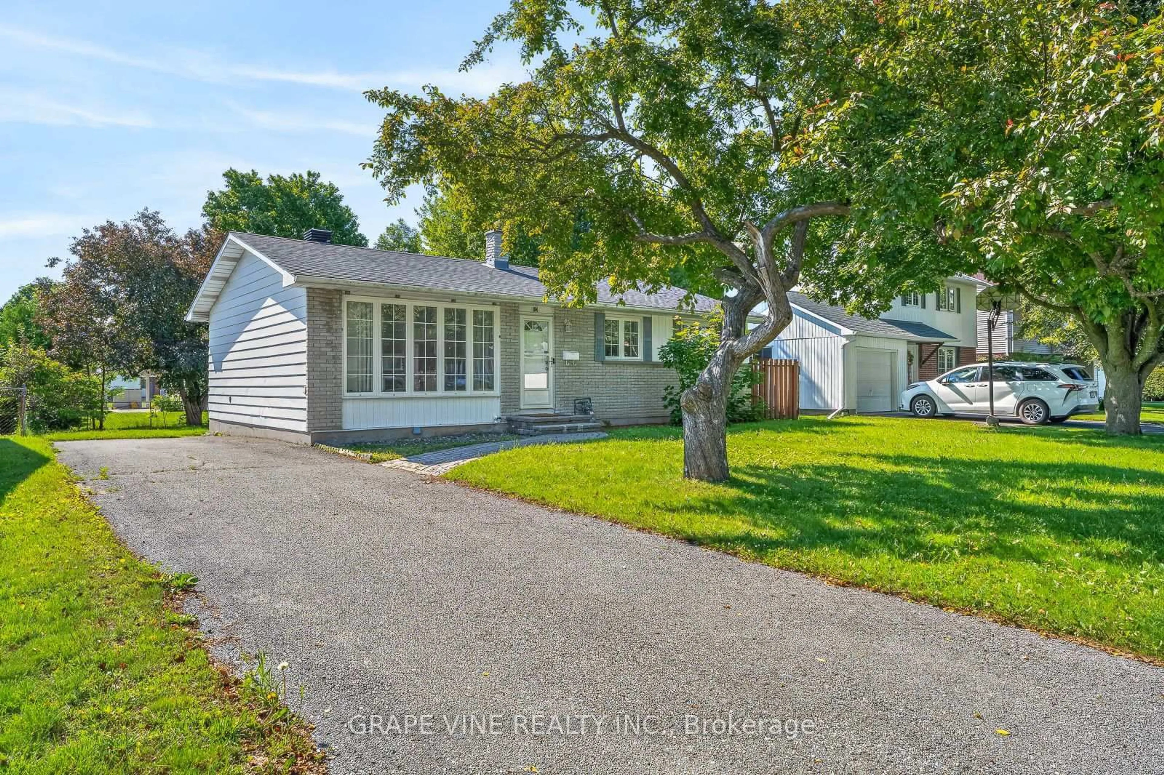Home with vinyl exterior material, street for 104 Oriole Ave, Kanata Ontario K2L 1E7