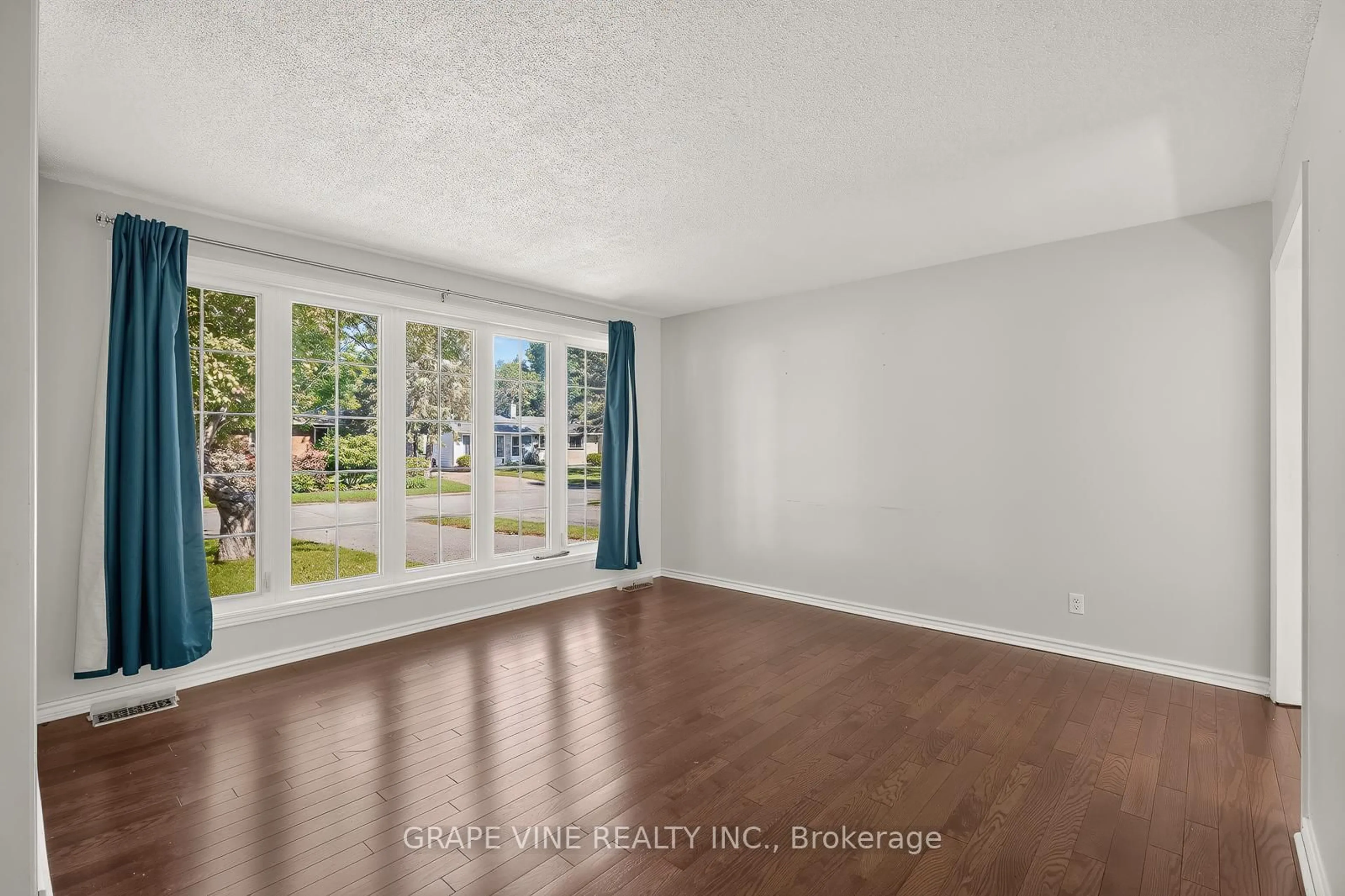 A pic of a room for 104 Oriole Ave, Kanata Ontario K2L 1E7