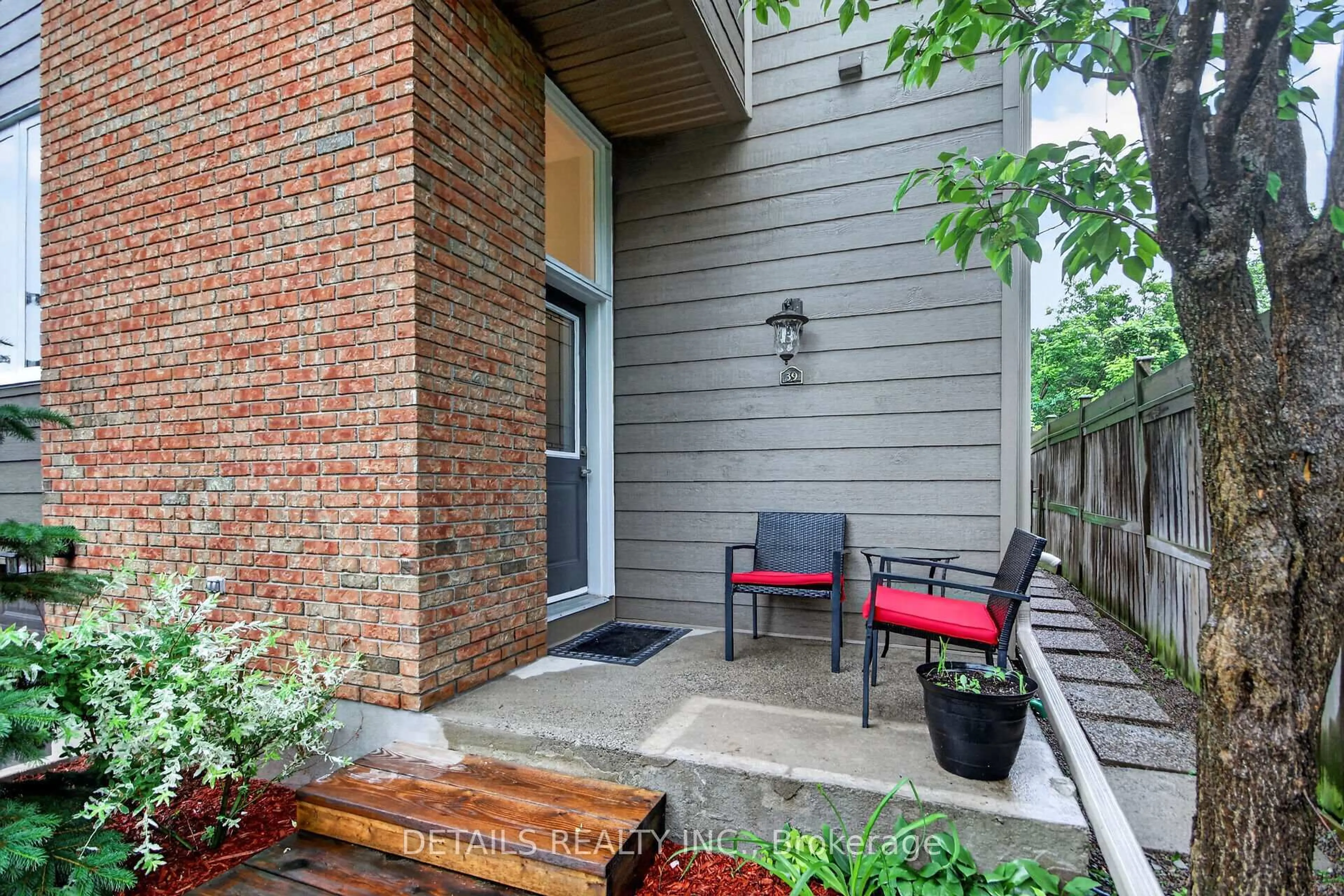 Patio, street for 39 Sandhurst Crt, Ottawa Ontario K1V 9W9