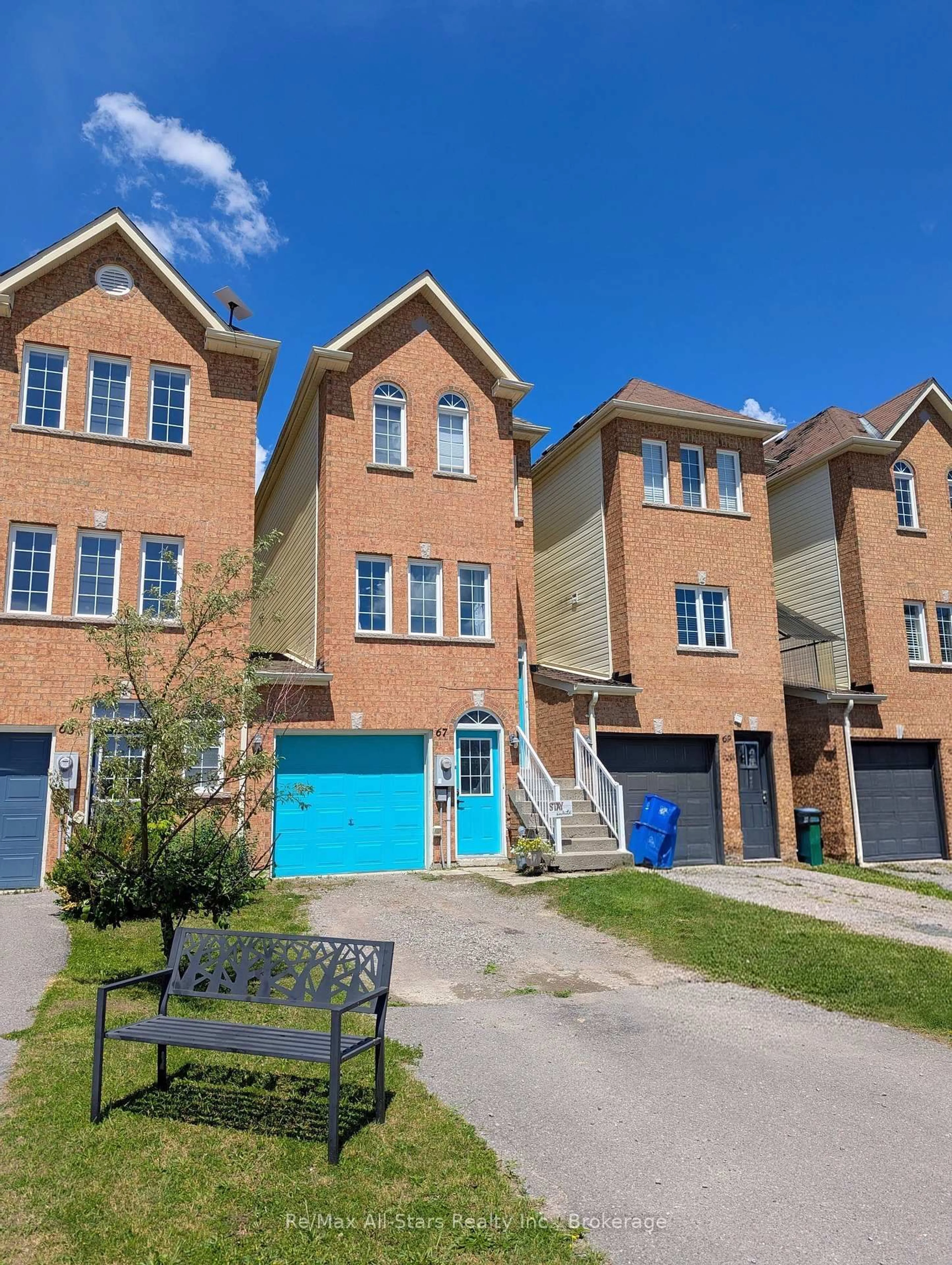 A pic from outside/outdoor area/front of a property/back of a property/a pic from drone, street for 67 Brookside St, Cavan Monaghan Ontario L0A 1G0