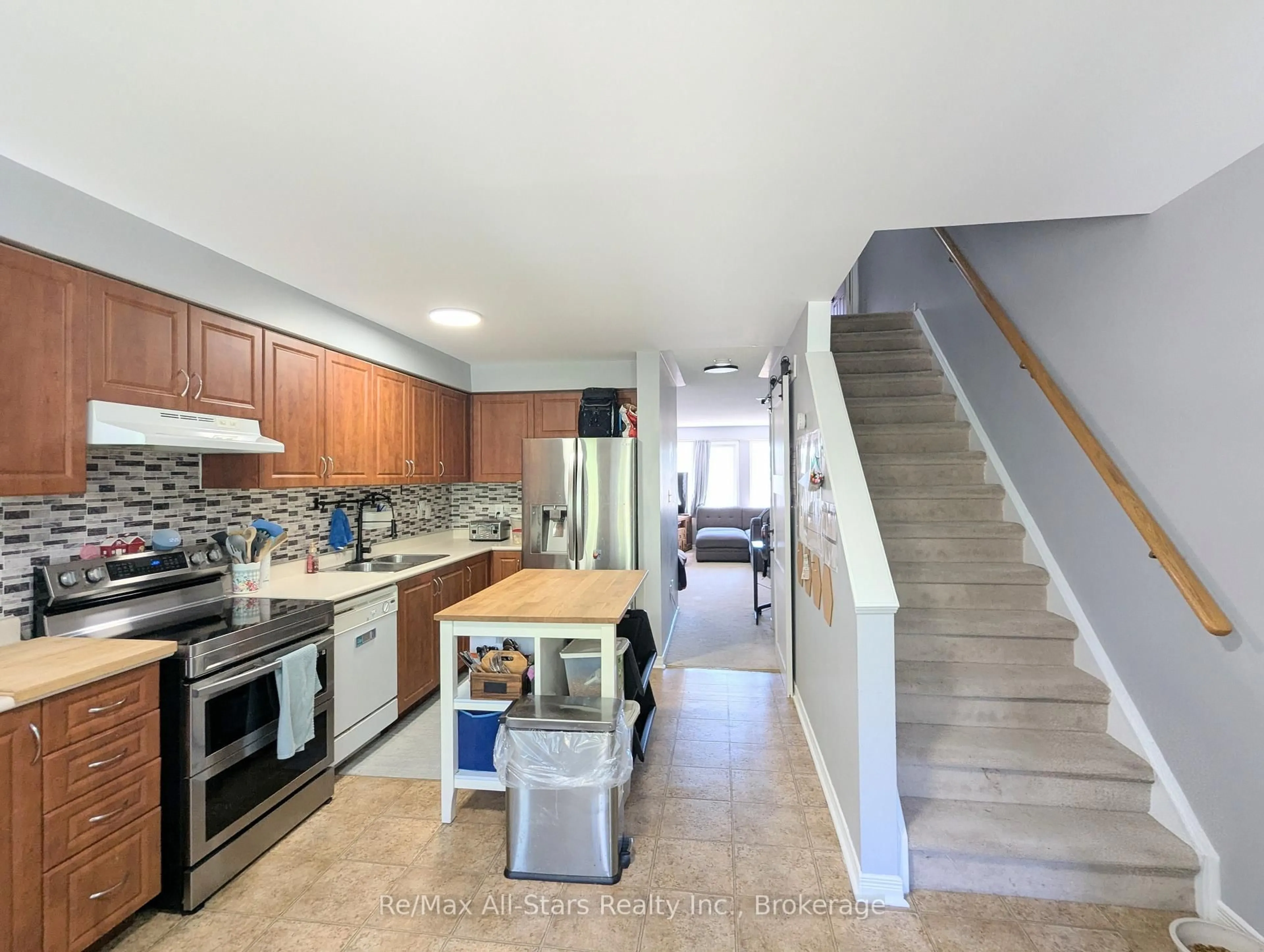 Open concept kitchen, unknown for 67 Brookside St, Cavan Monaghan Ontario L0A 1G0