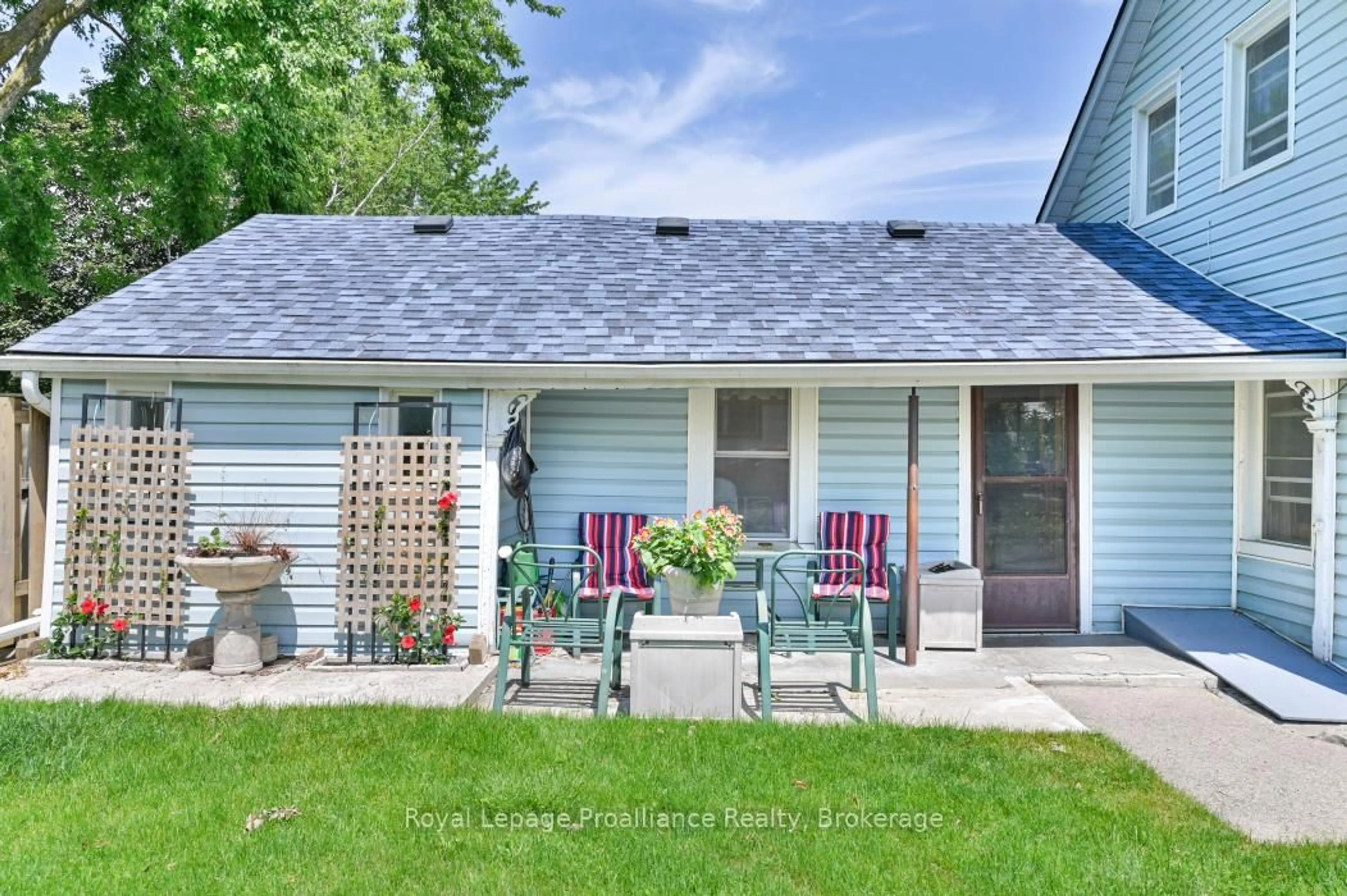 Patio, street for 108 Frank St, Belleville Ontario K8P 3V7