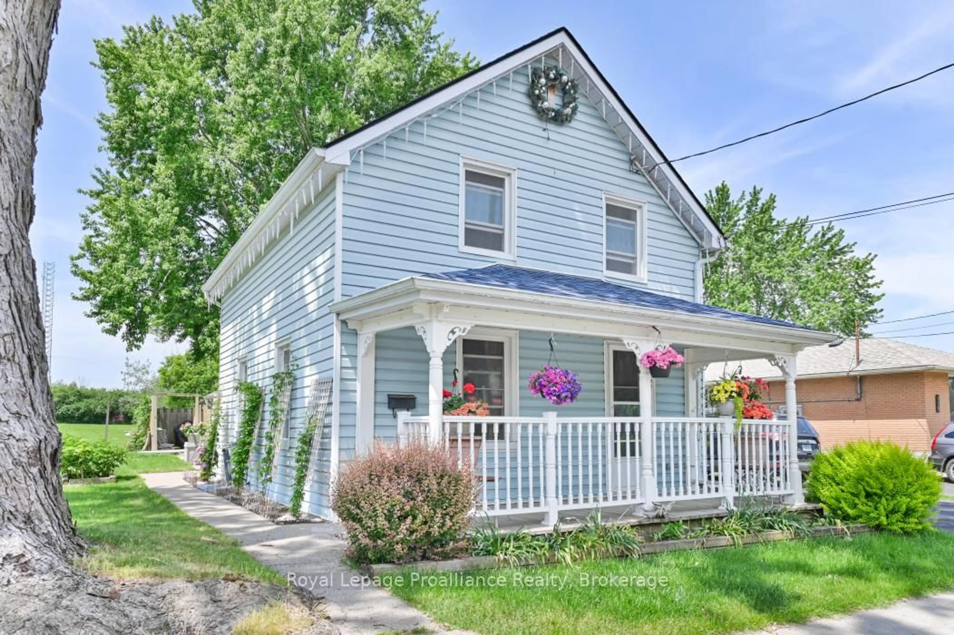 Home with vinyl exterior material, street for 108 Frank St, Belleville Ontario K8P 3V7