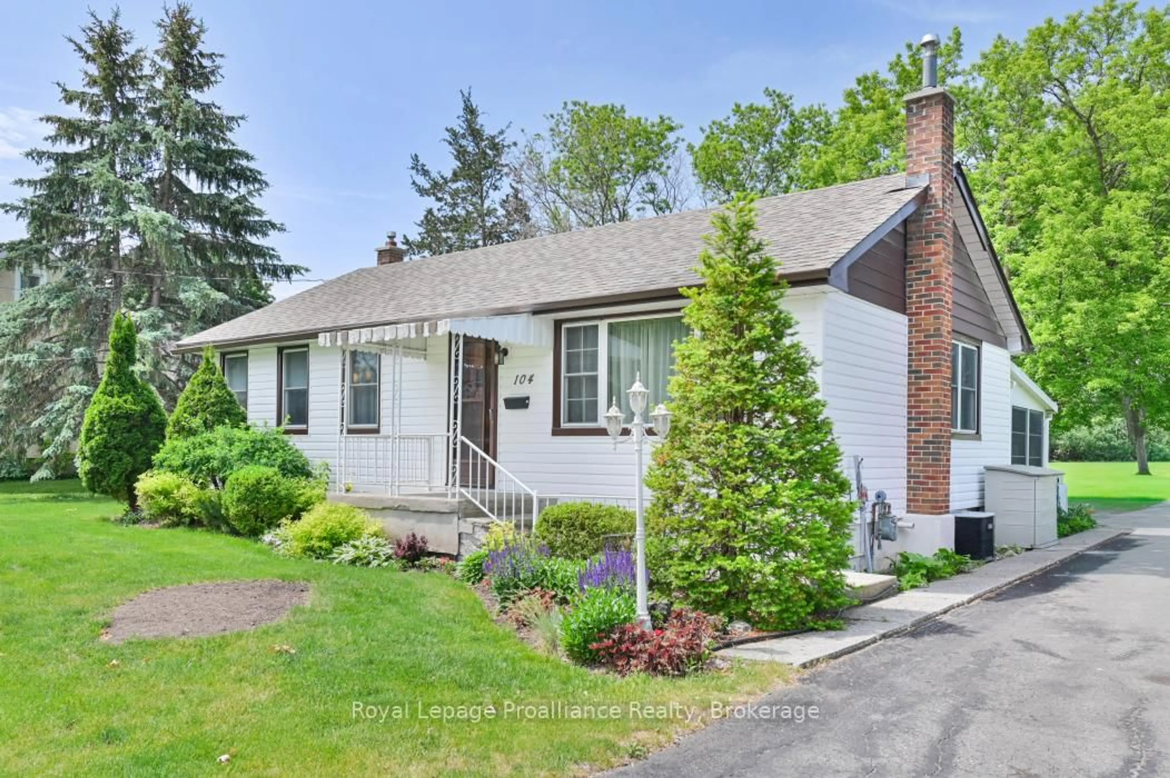 Home with brick exterior material, street for 104 Frank St, Belleville Ontario K8P 3P7