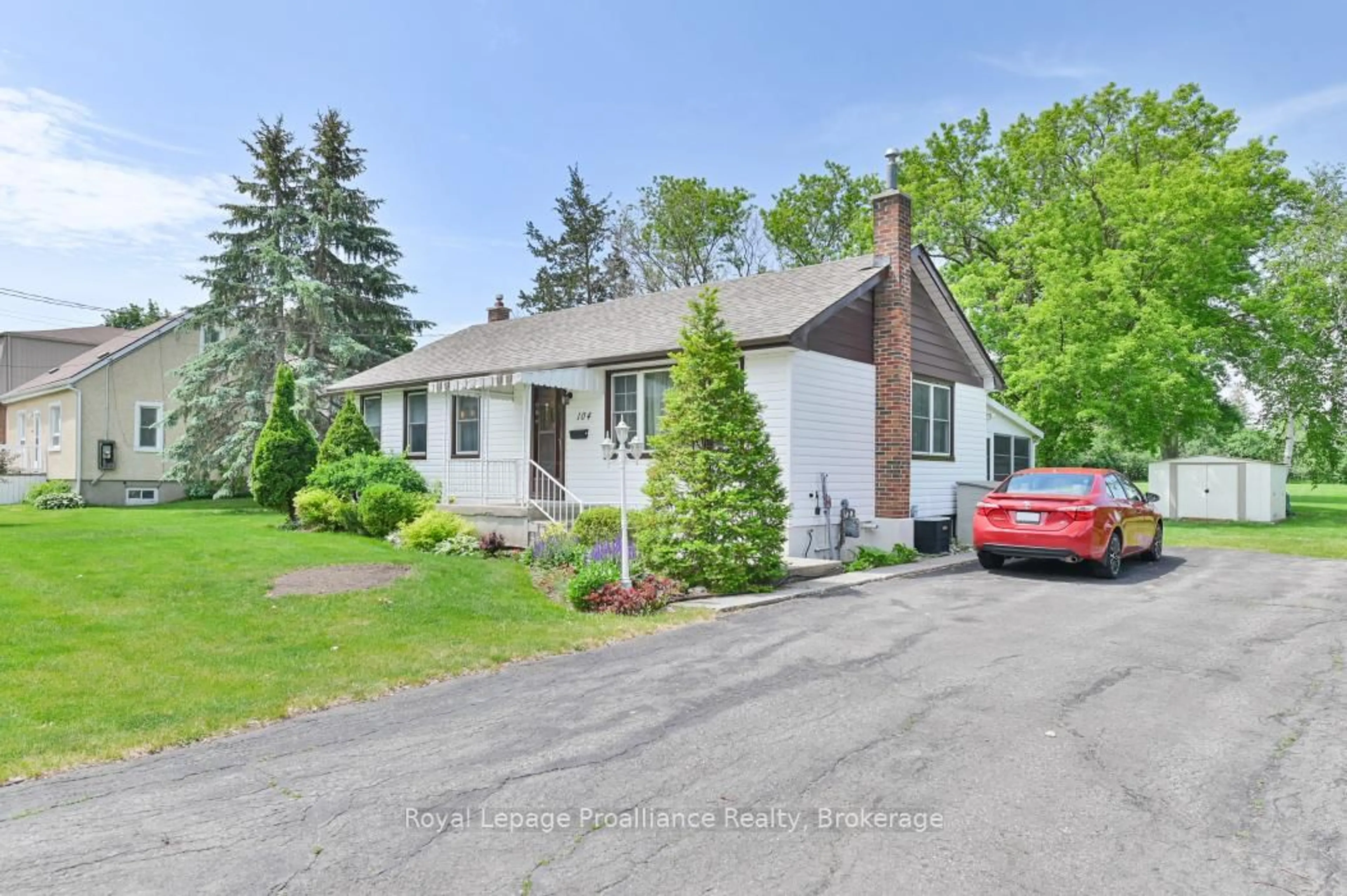 A pic from outside/outdoor area/front of a property/back of a property/a pic from drone, street for 104 Frank St, Belleville Ontario K8P 3P7