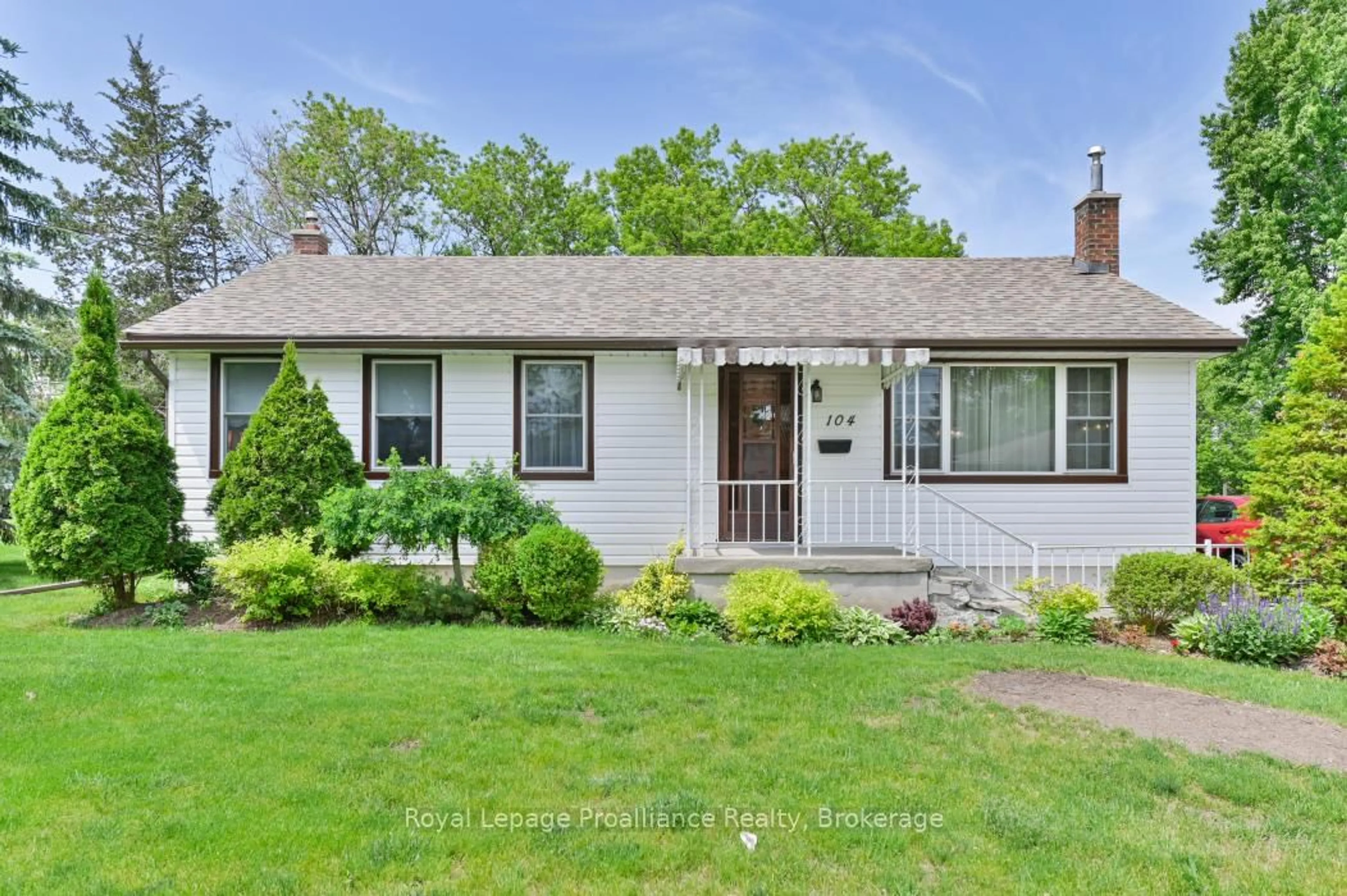 Home with vinyl exterior material, street for 104 Frank St, Belleville Ontario K8P 3P7