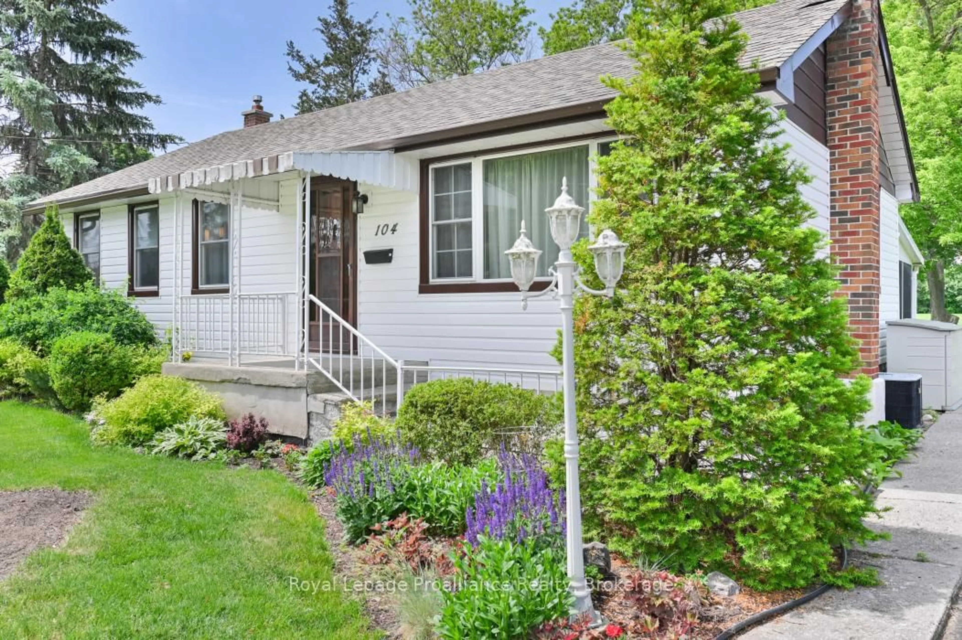 Home with vinyl exterior material, street for 104 Frank St, Belleville Ontario K8P 3P7