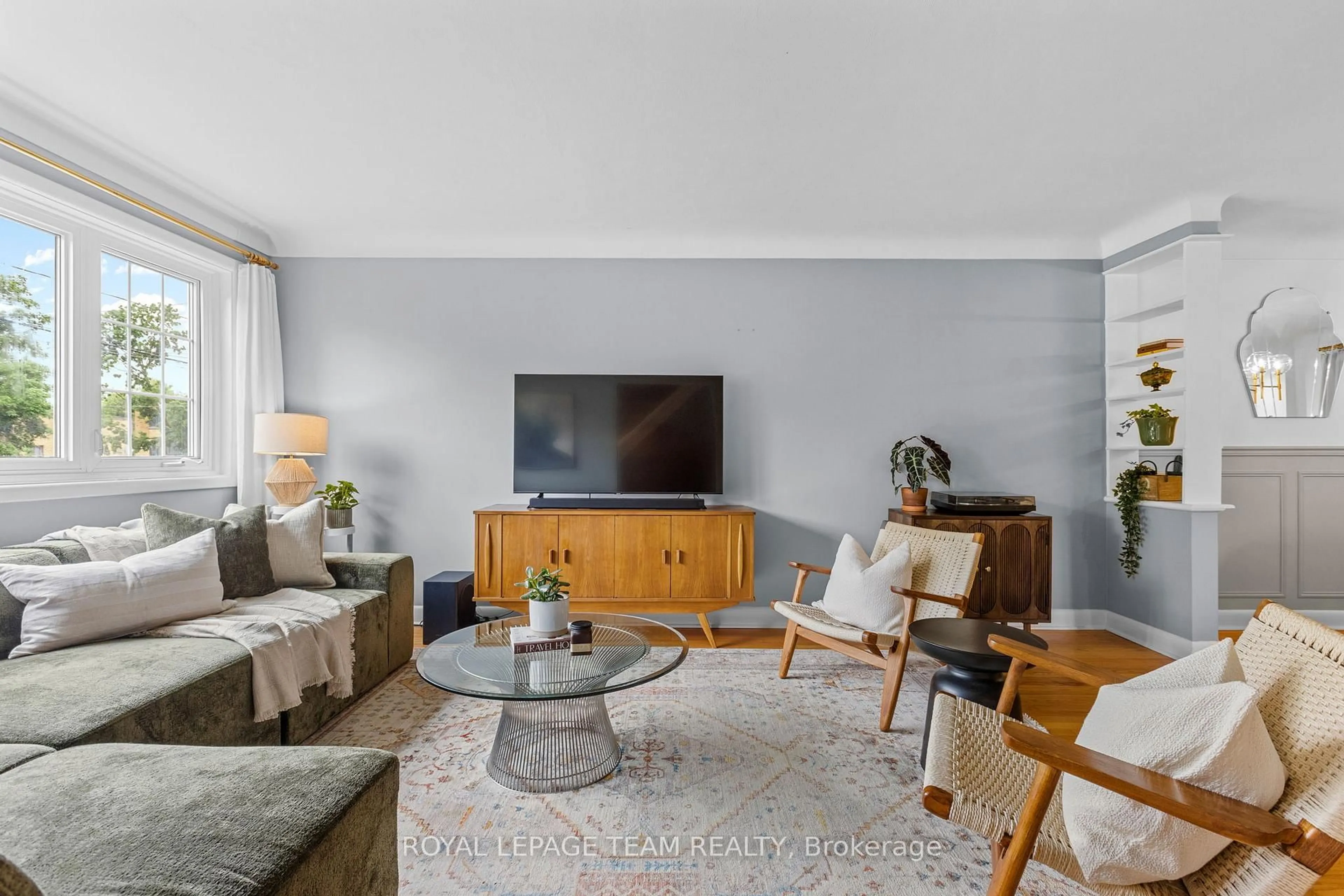 Living room with furniture, unknown for 1215 Emperor Ave, Ottawa Ontario K1Z 8C3