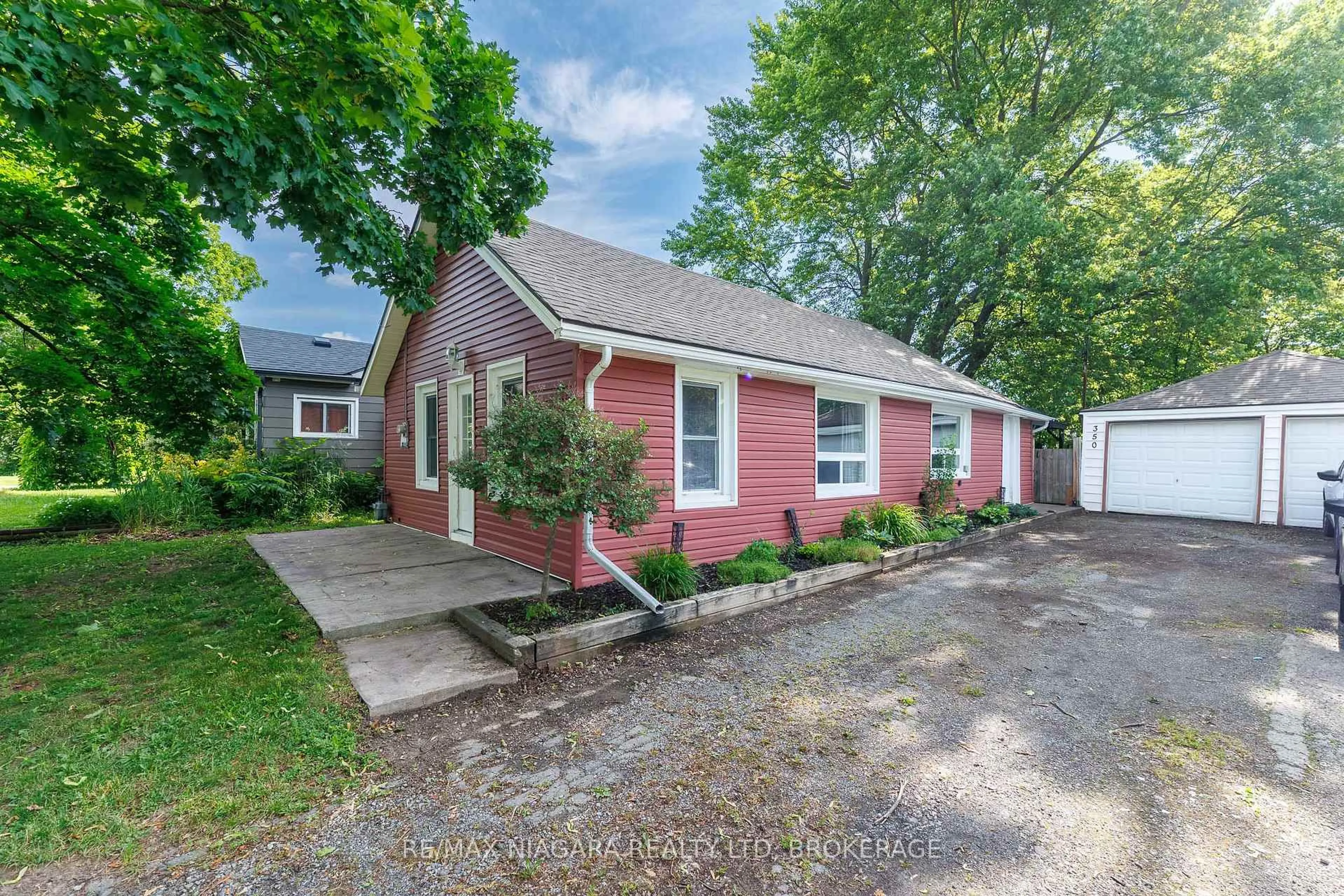 Home with brick exterior material, street for 350 Belleview Blvd, Fort Erie Ontario L0S 1N0