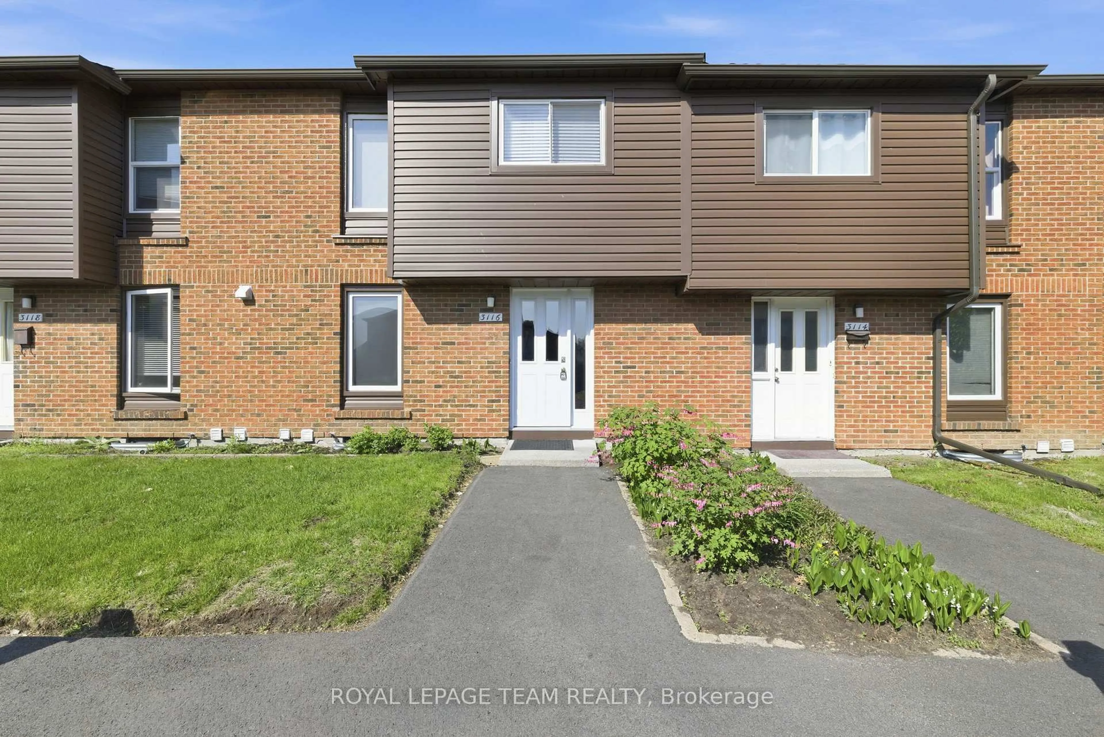 A pic from outside/outdoor area/front of a property/back of a property/a pic from drone, street for 3116 Stockton Dr #127, Gloucester Ontario K1T 1S1