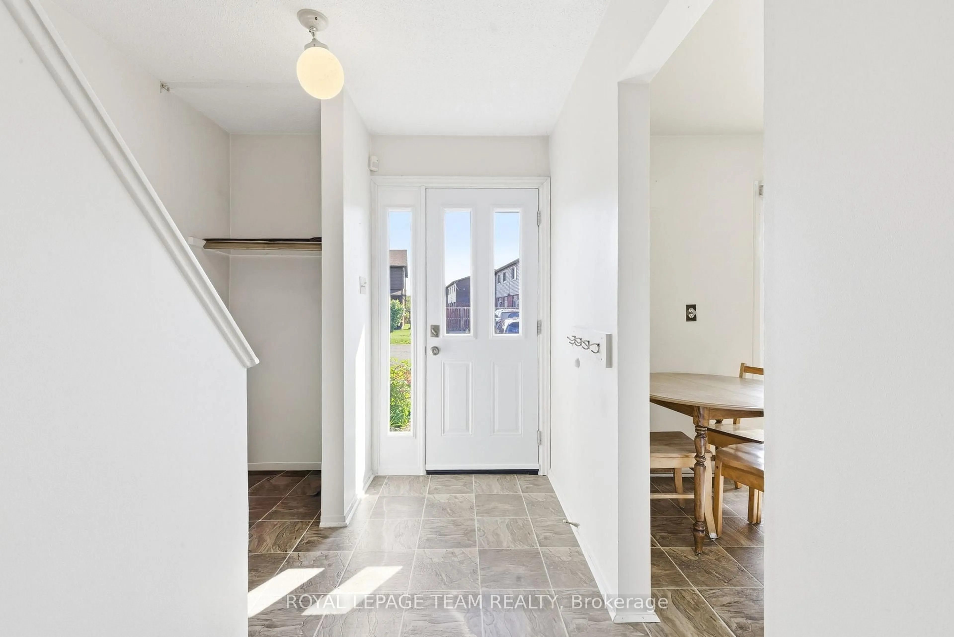 Indoor entryway for 3116 Stockton Dr #127, Gloucester Ontario K1T 1S1