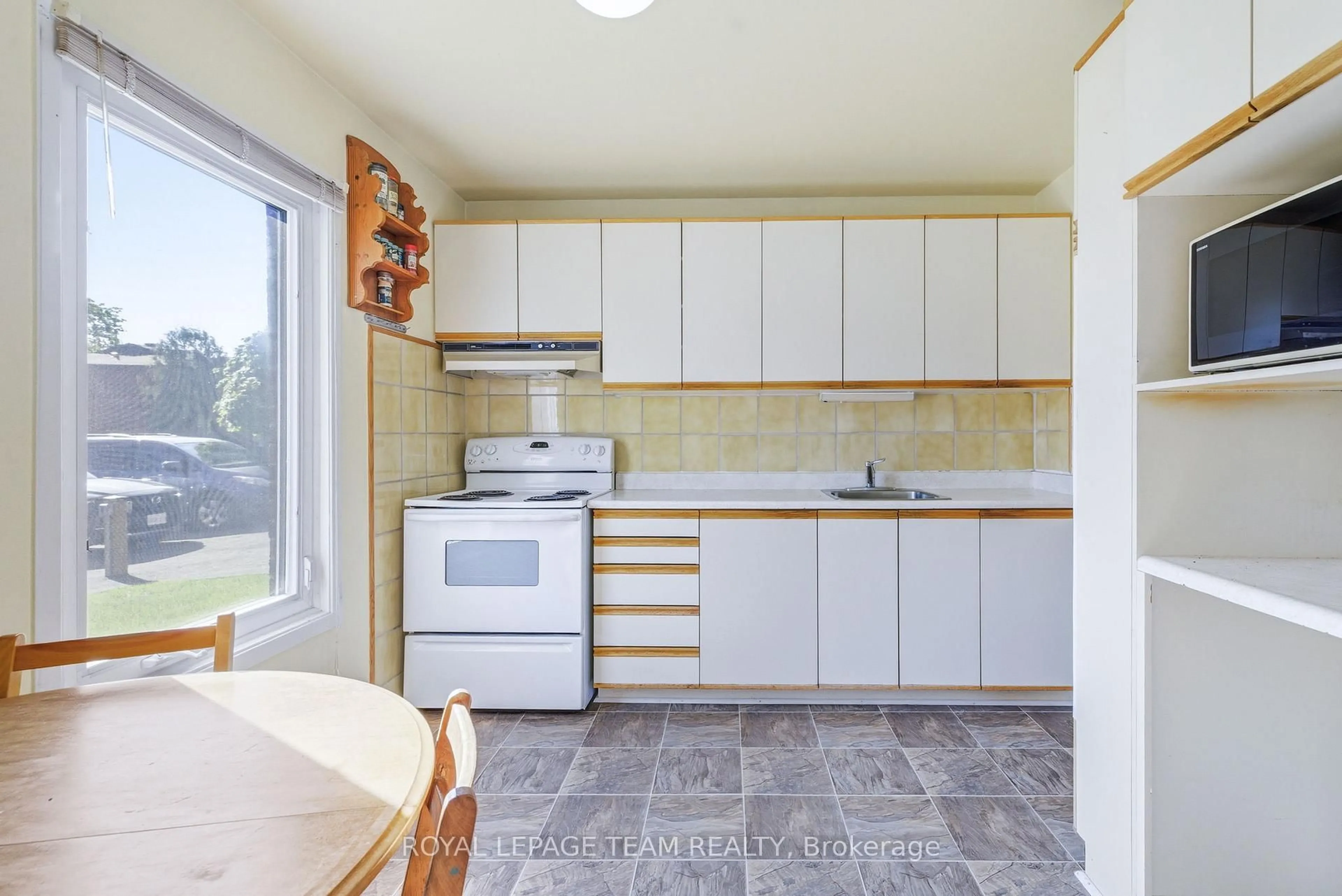 Standard kitchen, unknown for 3116 Stockton Dr #127, Gloucester Ontario K1T 1S1